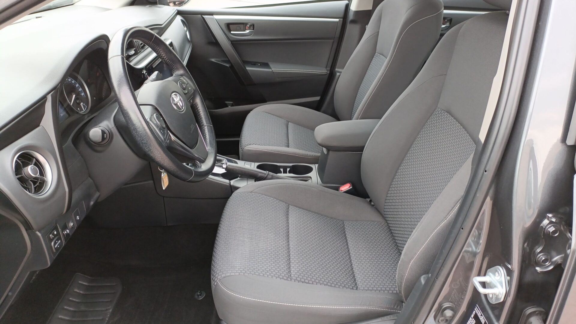 Toyota Corolla - zdjęcie 9