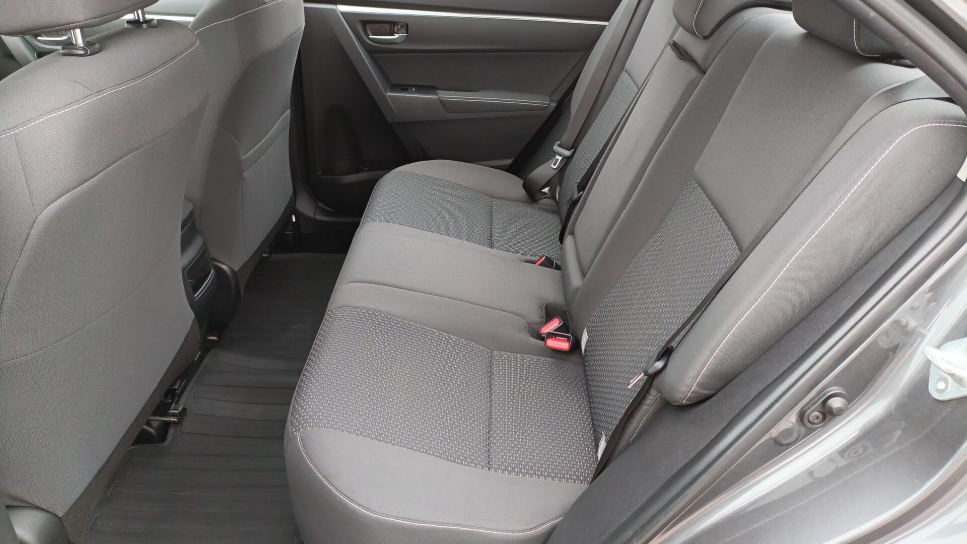 Toyota Corolla - zdjęcie 11