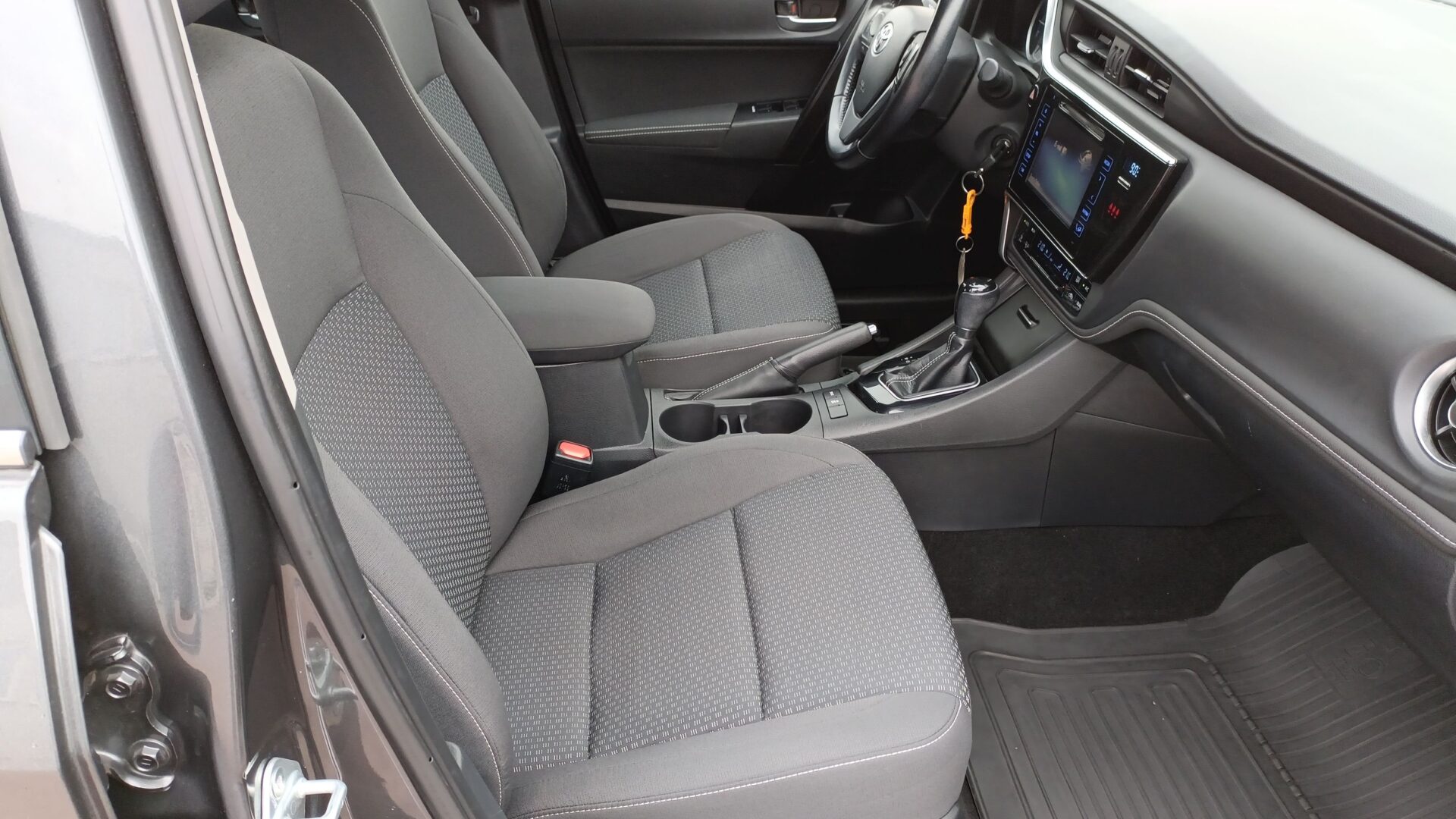 Toyota Corolla - zdjęcie 10