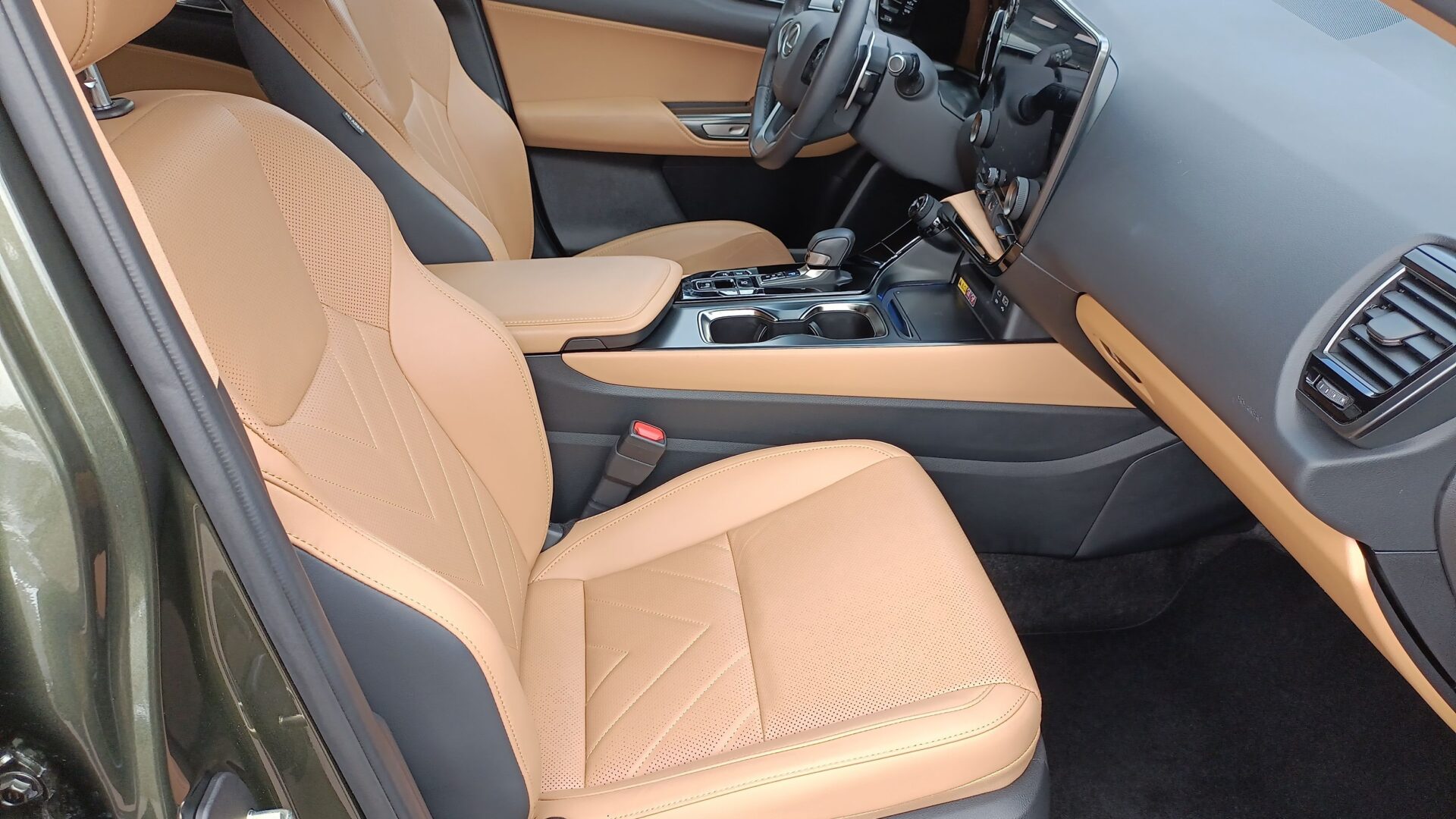 Lexus NX - zdjęcie 11