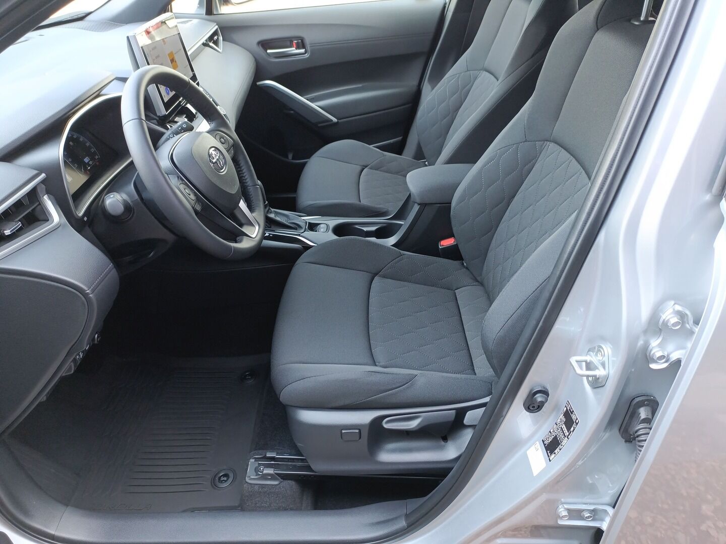 Toyota Corolla Cross - zdjęcie 9