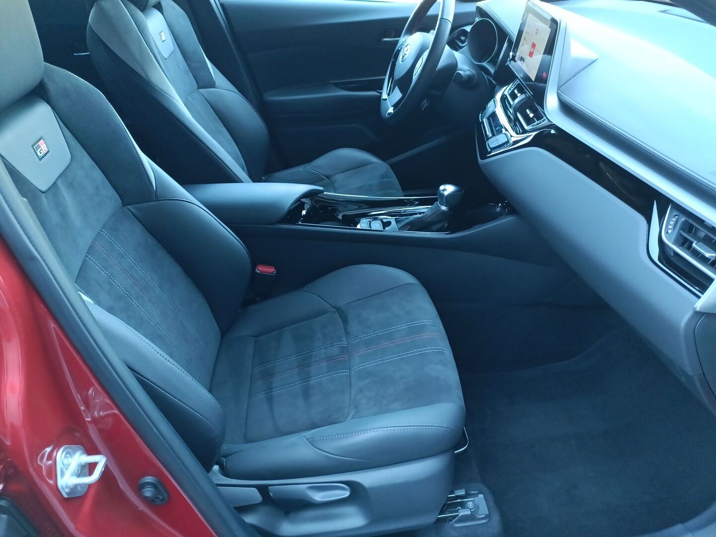 Toyota C-HR - zdjęcie 11