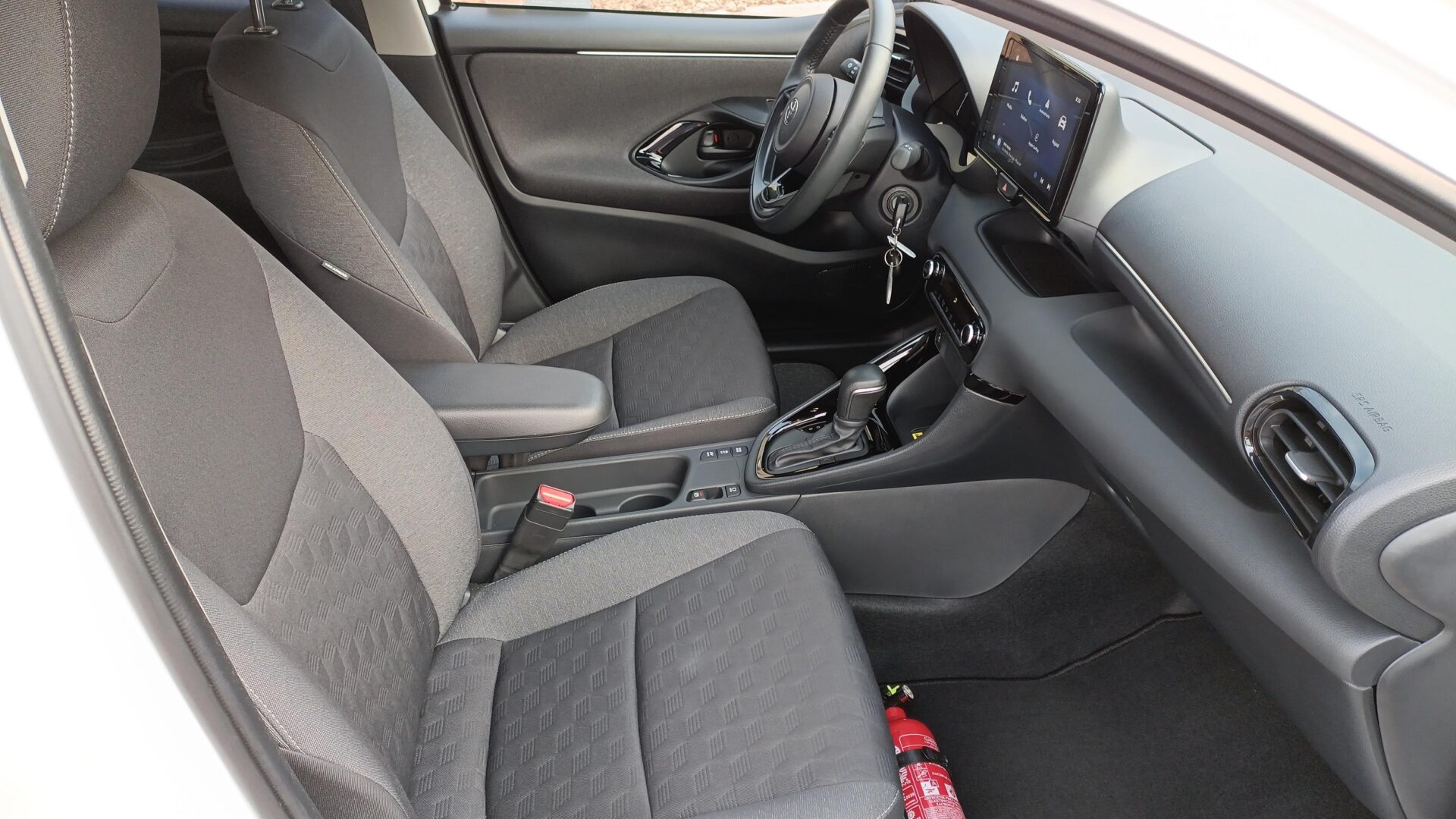 Toyota Yaris - zdjęcie 9