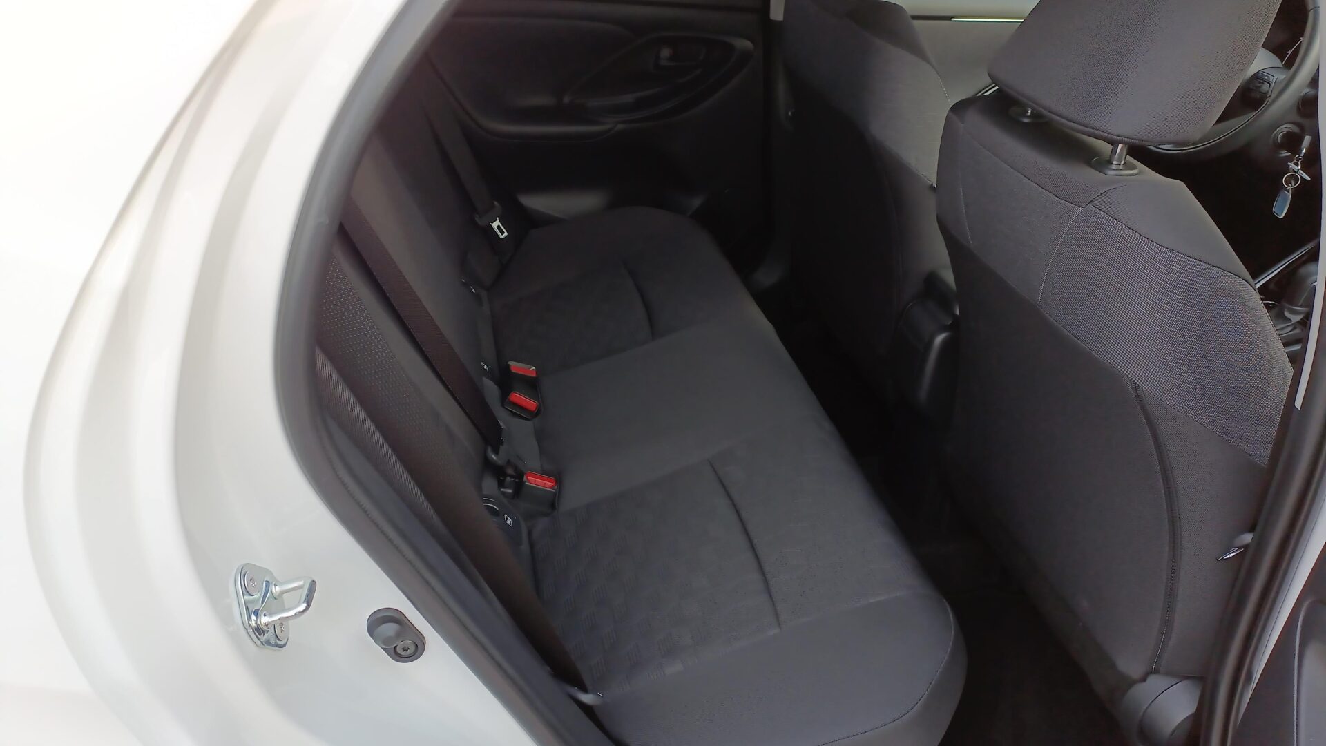 Toyota Yaris - zdjęcie 10