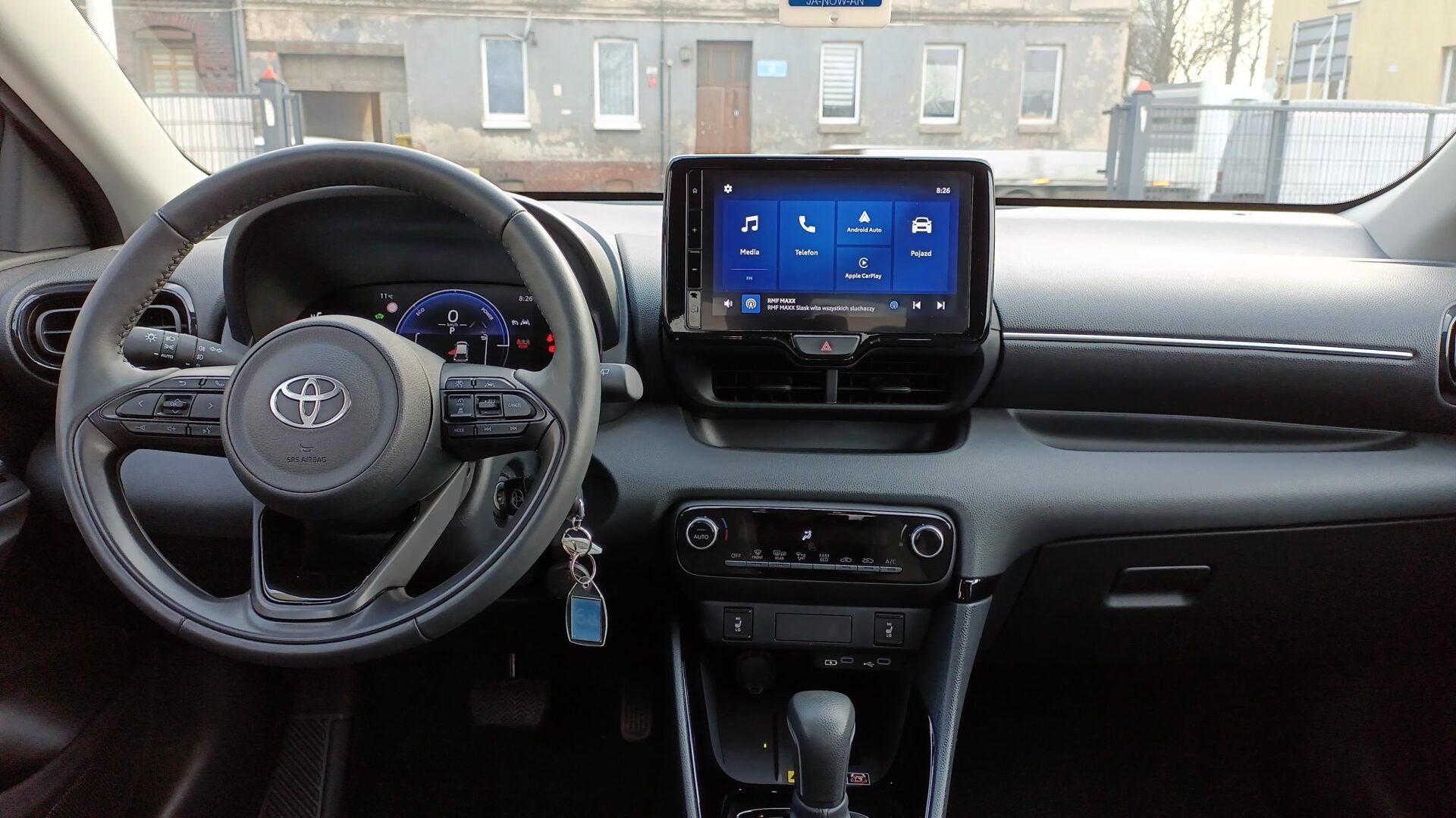 Toyota Yaris - zdjęcie 11