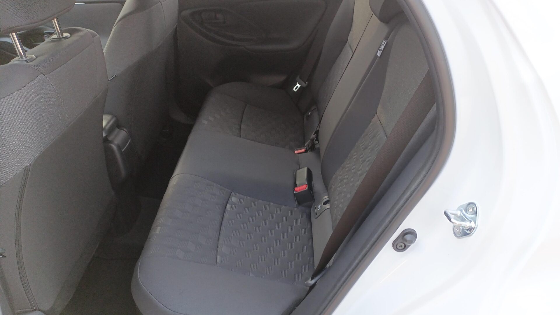 Toyota Yaris - zdjęcie 14