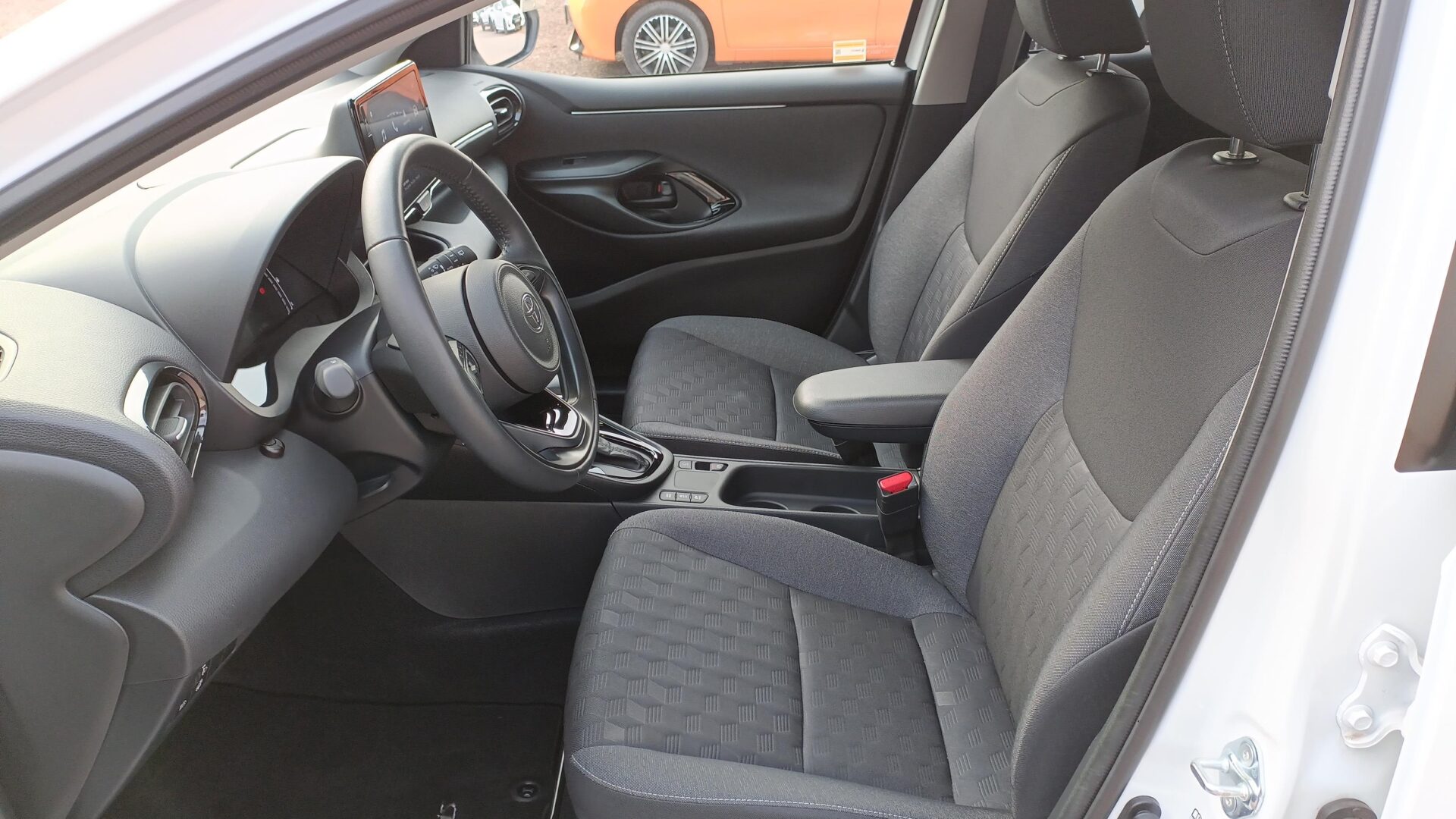 Toyota Yaris - zdjęcie 15