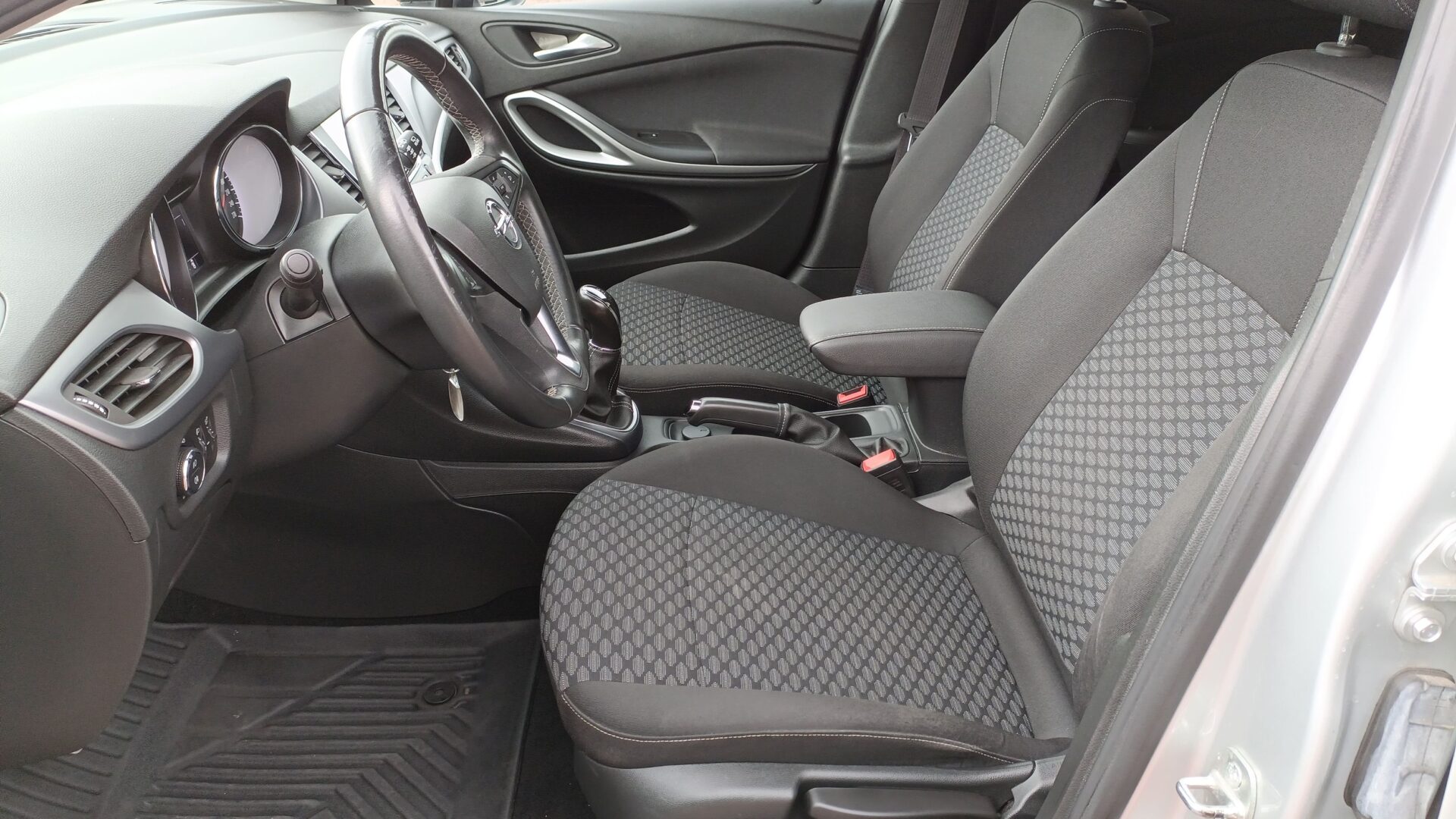 Opel Astra - zdjęcie 9