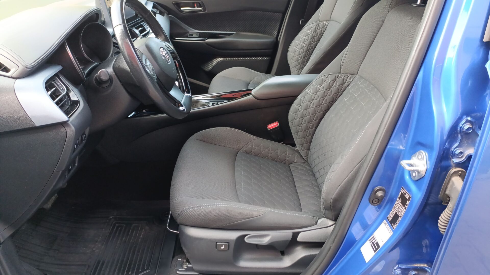 Toyota C-HR - zdjęcie 9