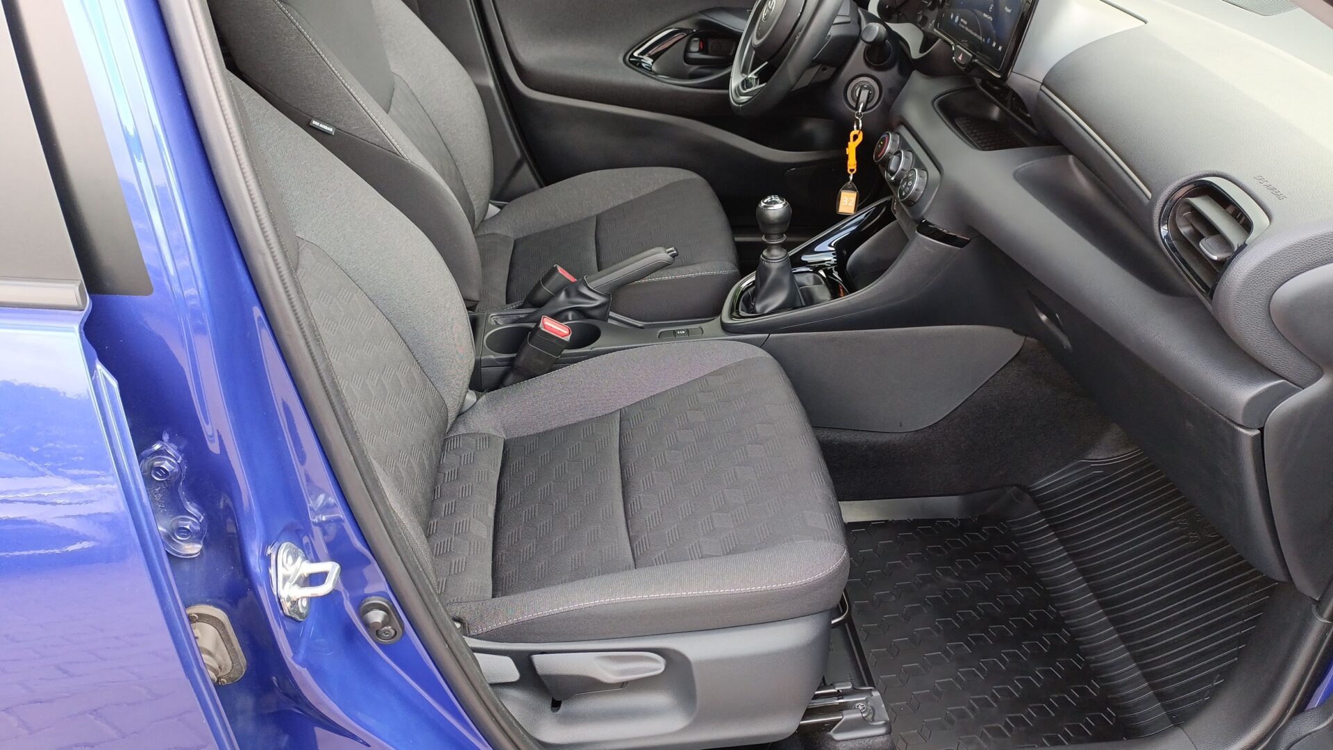 Toyota Yaris - zdjęcie 11