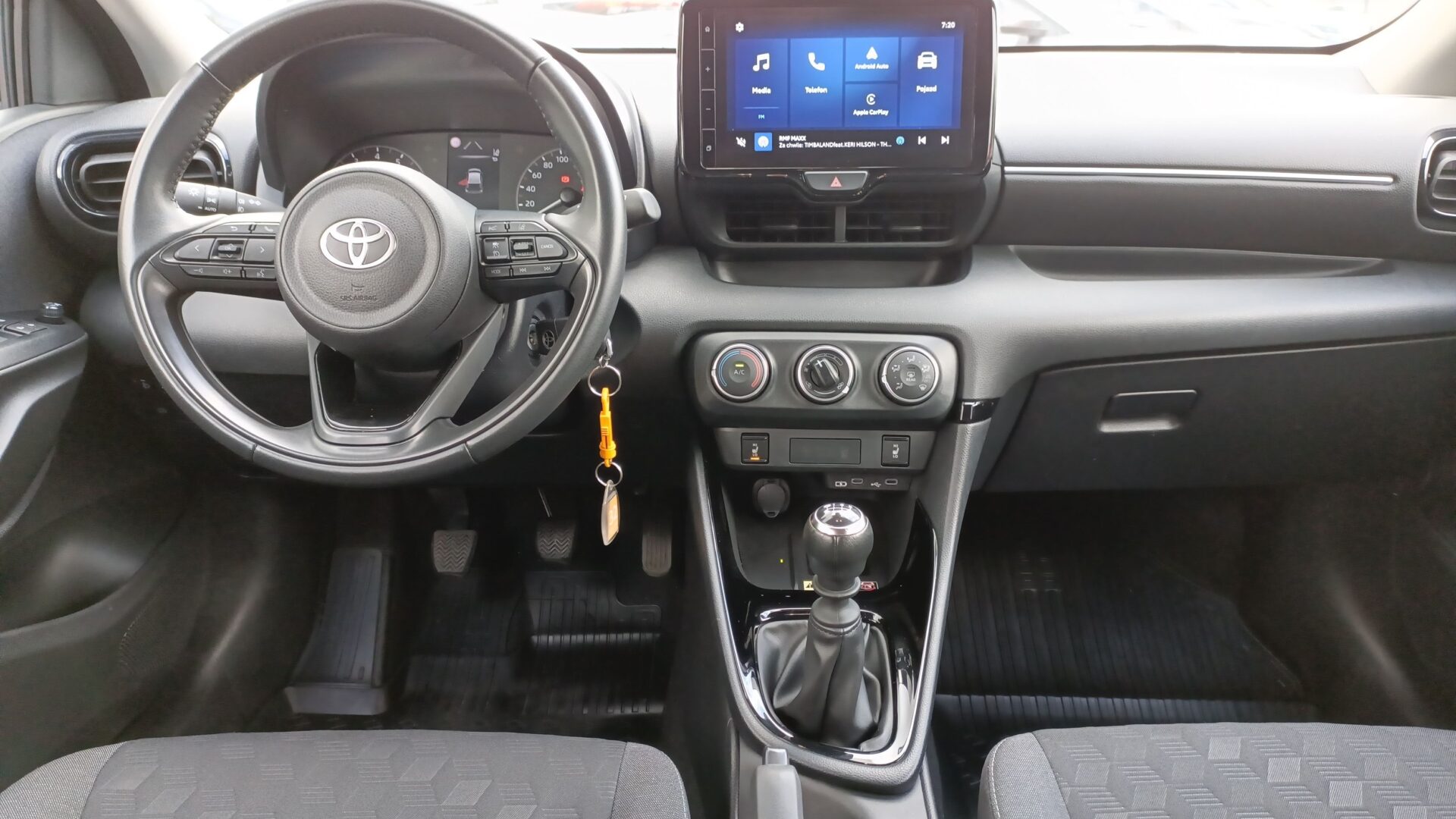 Toyota Yaris - zdjęcie 13