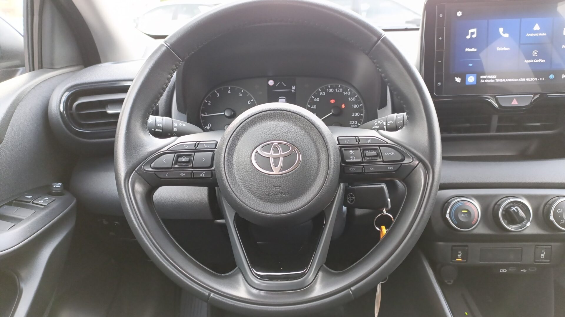 Toyota Yaris - zdjęcie 15