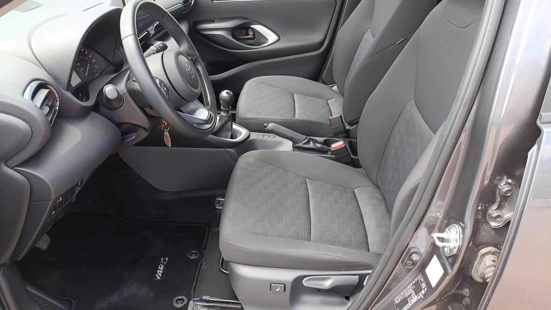 Toyota Yaris - zdjęcie 9