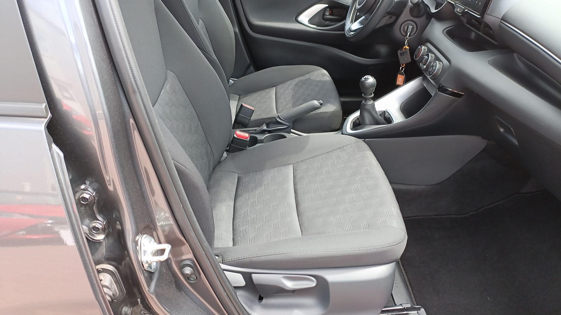 Toyota Yaris - zdjęcie 11