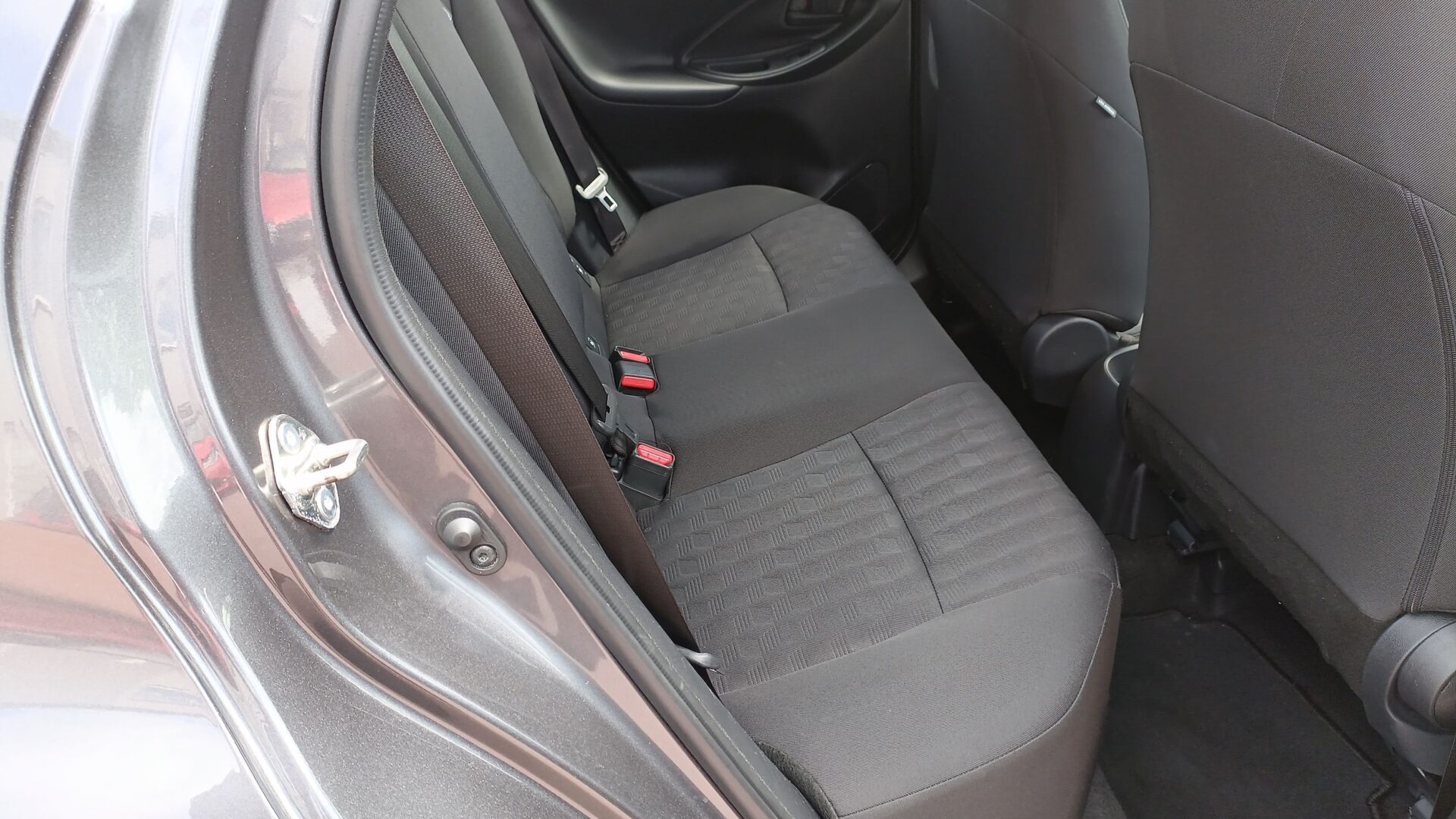 Toyota Yaris - zdjęcie 12