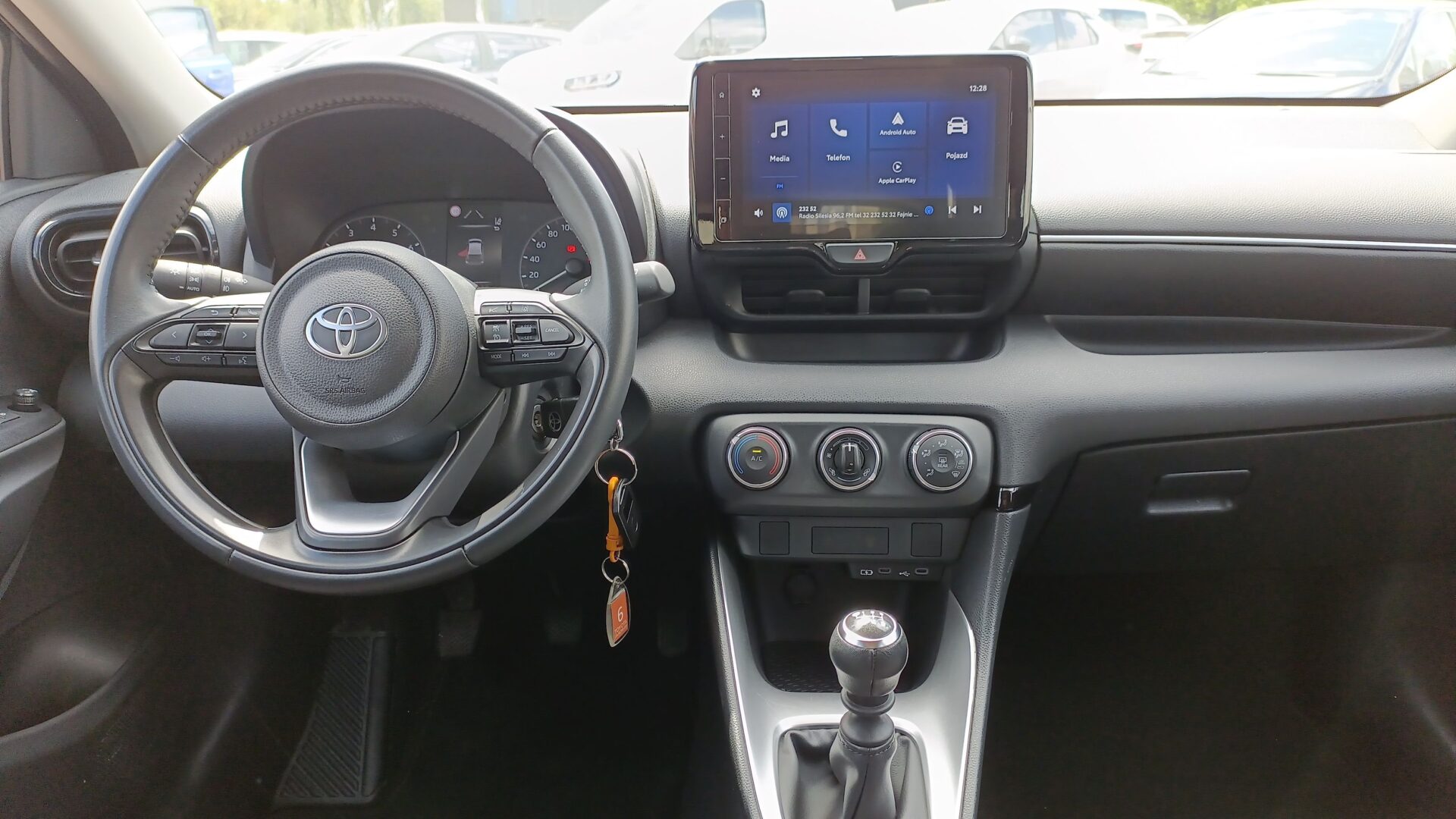 Toyota Yaris - zdjęcie 13