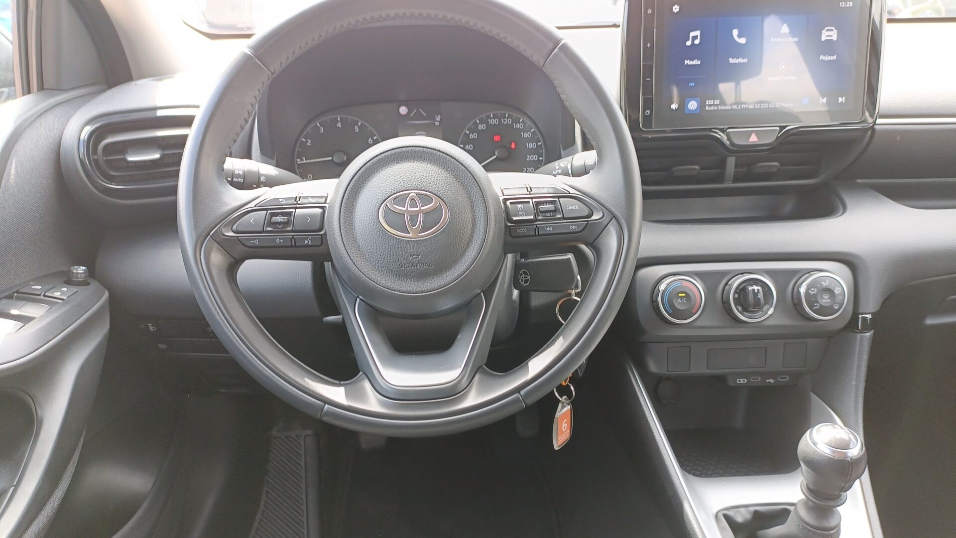 Toyota Yaris - zdjęcie 14