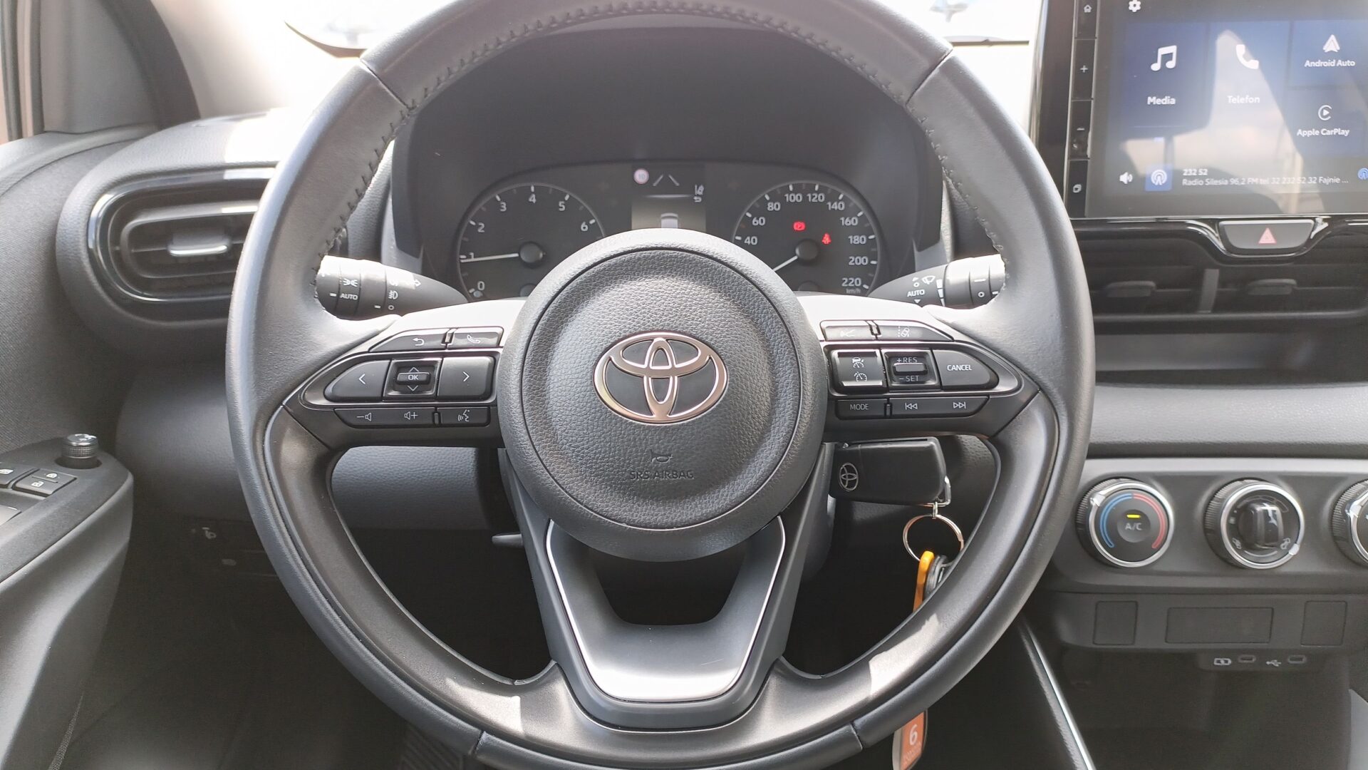 Toyota Yaris - zdjęcie 15