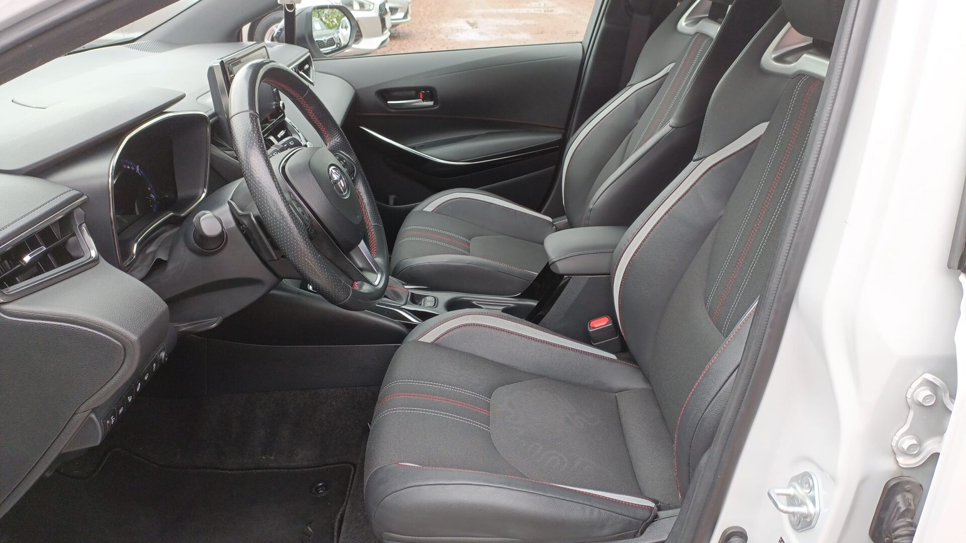 Toyota Corolla - zdjęcie 9