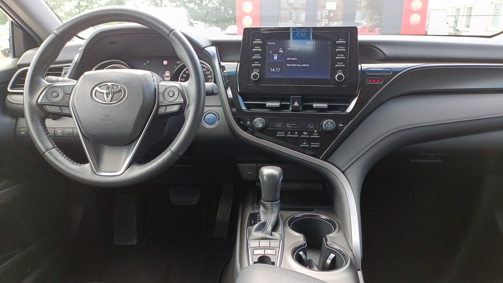 Toyota Camry - zdjęcie 13