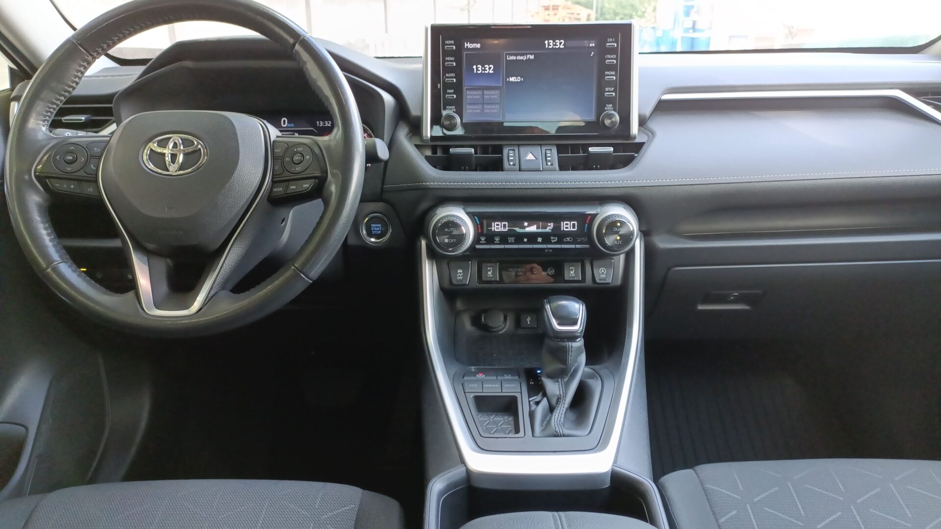 Toyota RAV4 - zdjęcie 13