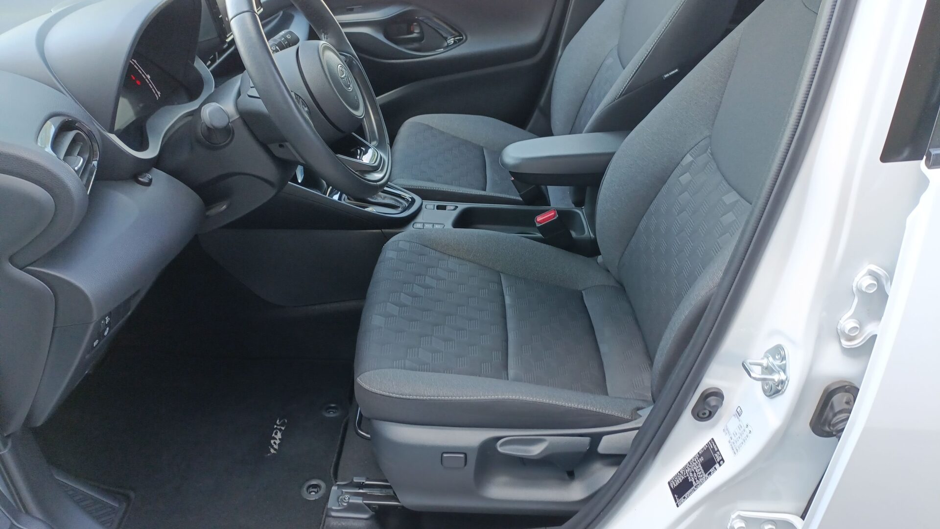 Toyota Yaris - zdjęcie 9