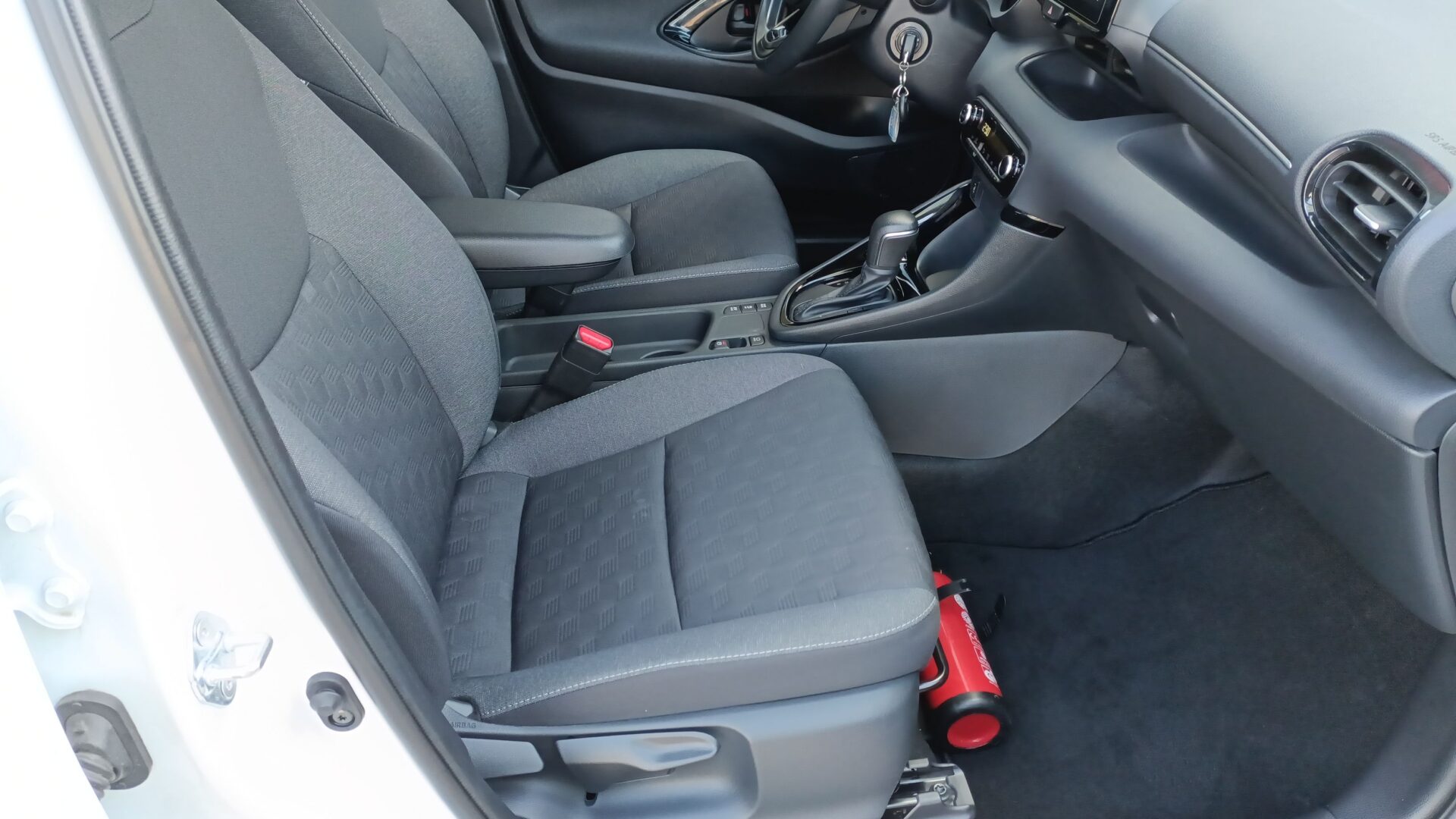 Toyota Yaris - zdjęcie 11