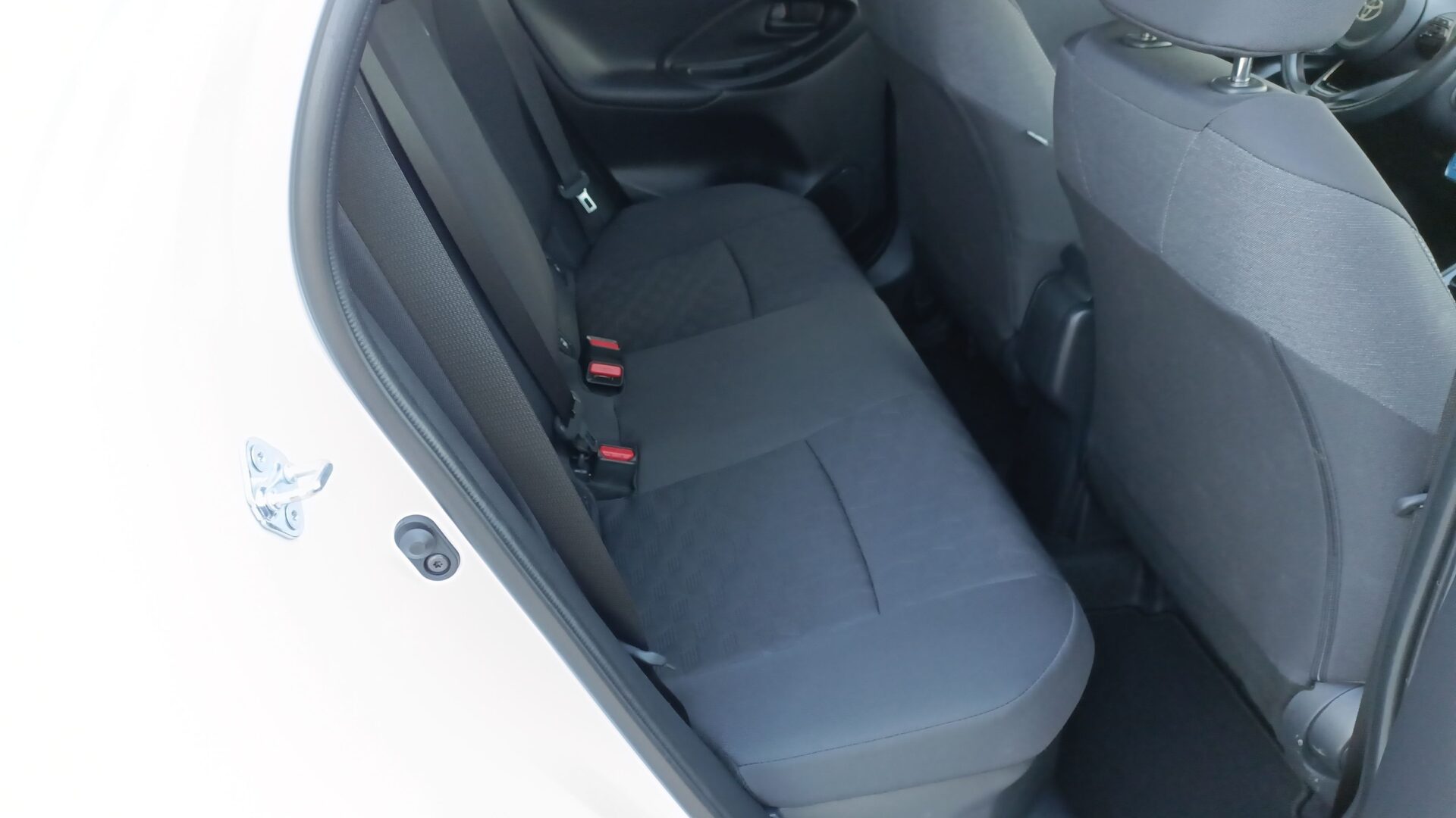 Toyota Yaris - zdjęcie 12