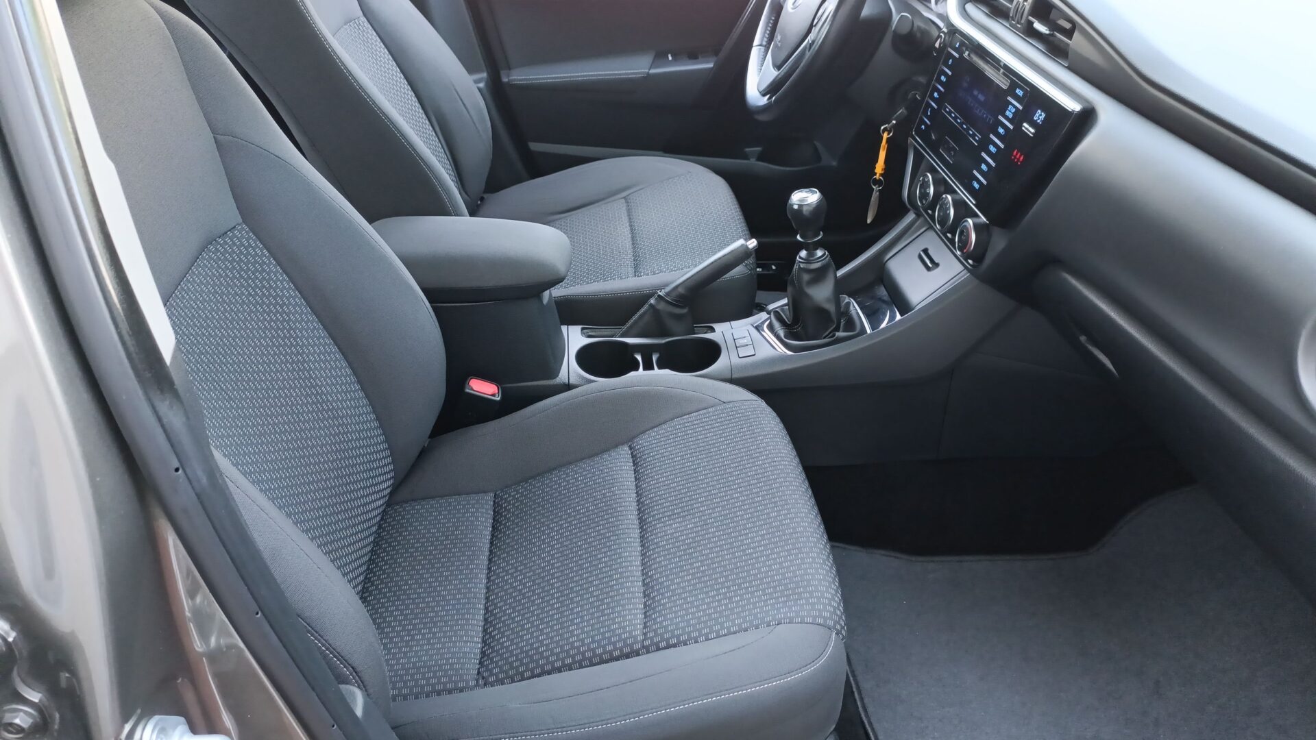 Toyota Corolla - zdjęcie 10