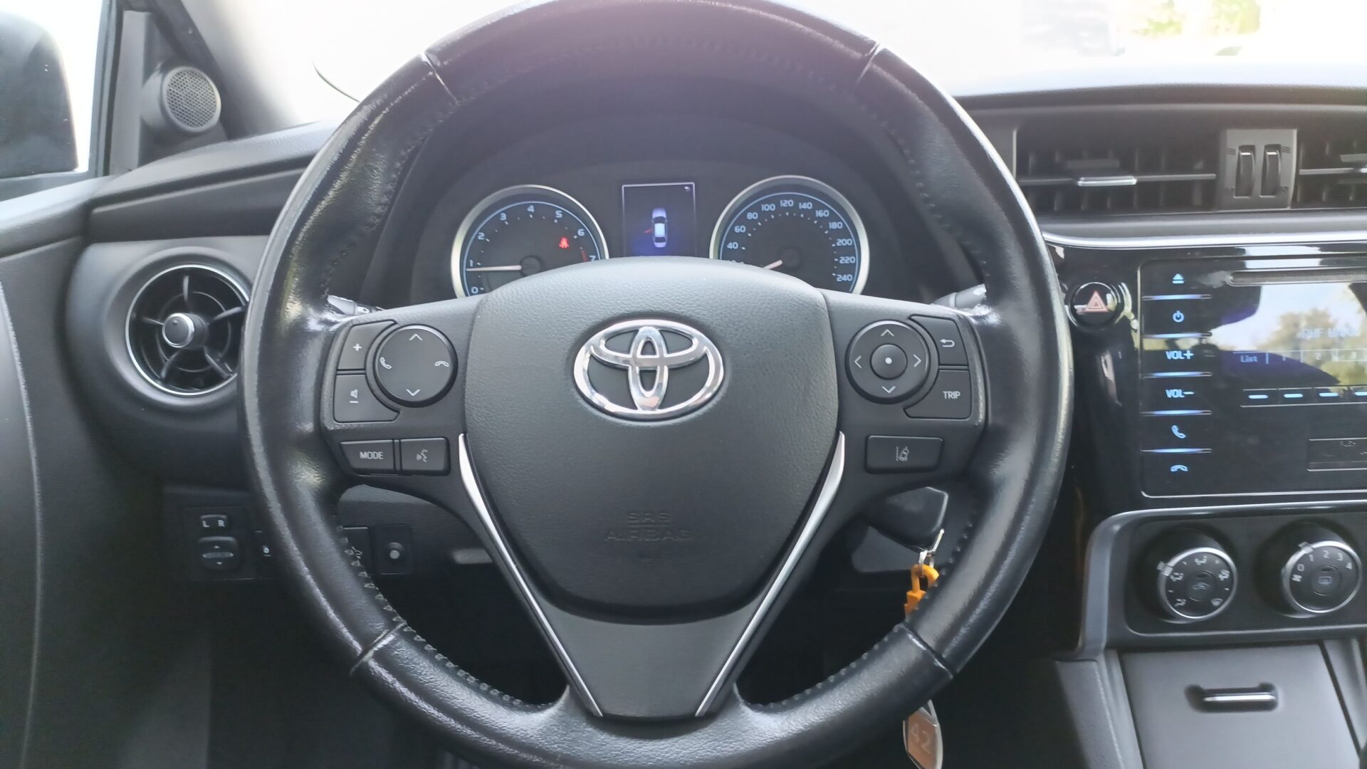 Toyota Corolla - zdjęcie 14