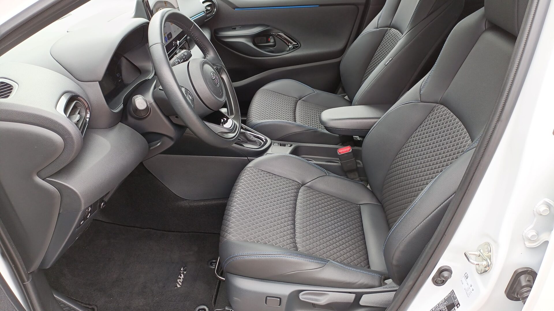 Toyota Yaris - zdjęcie 9