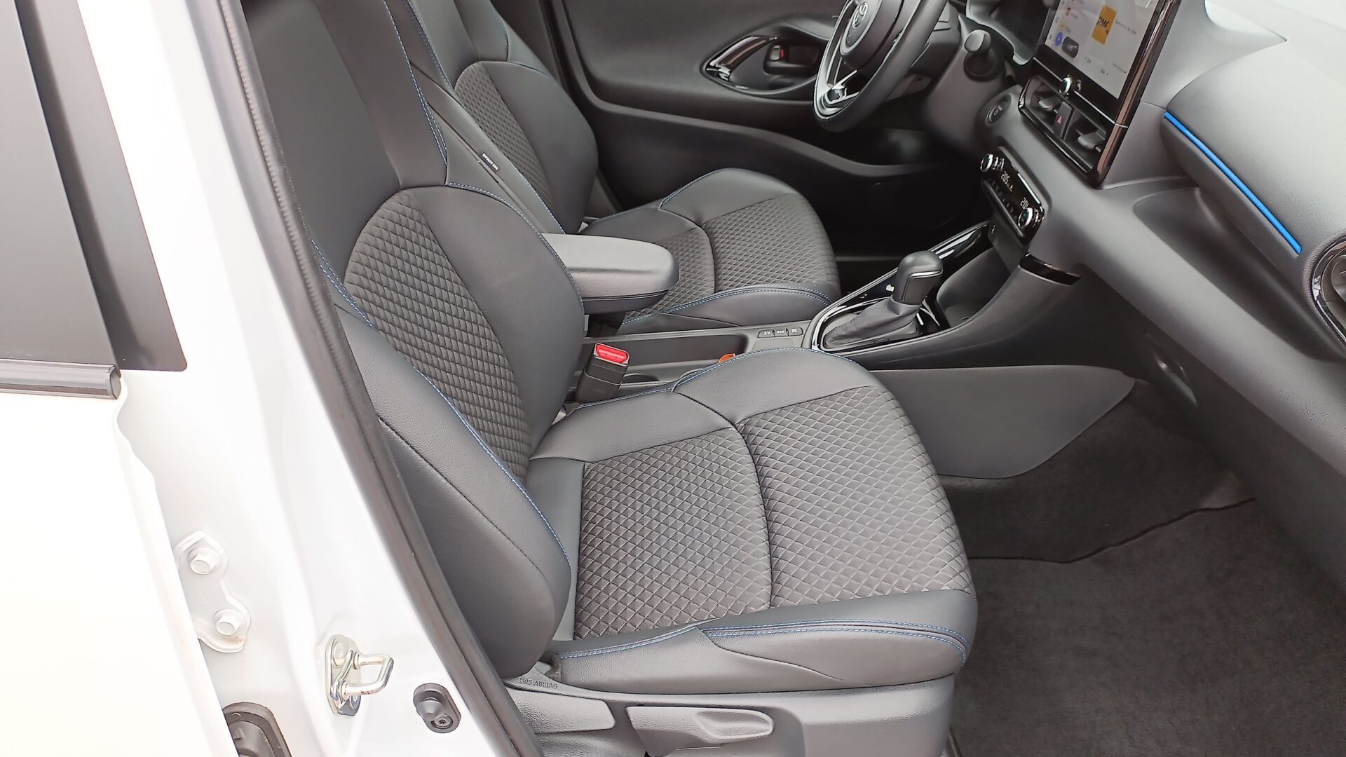 Toyota Yaris - zdjęcie 10