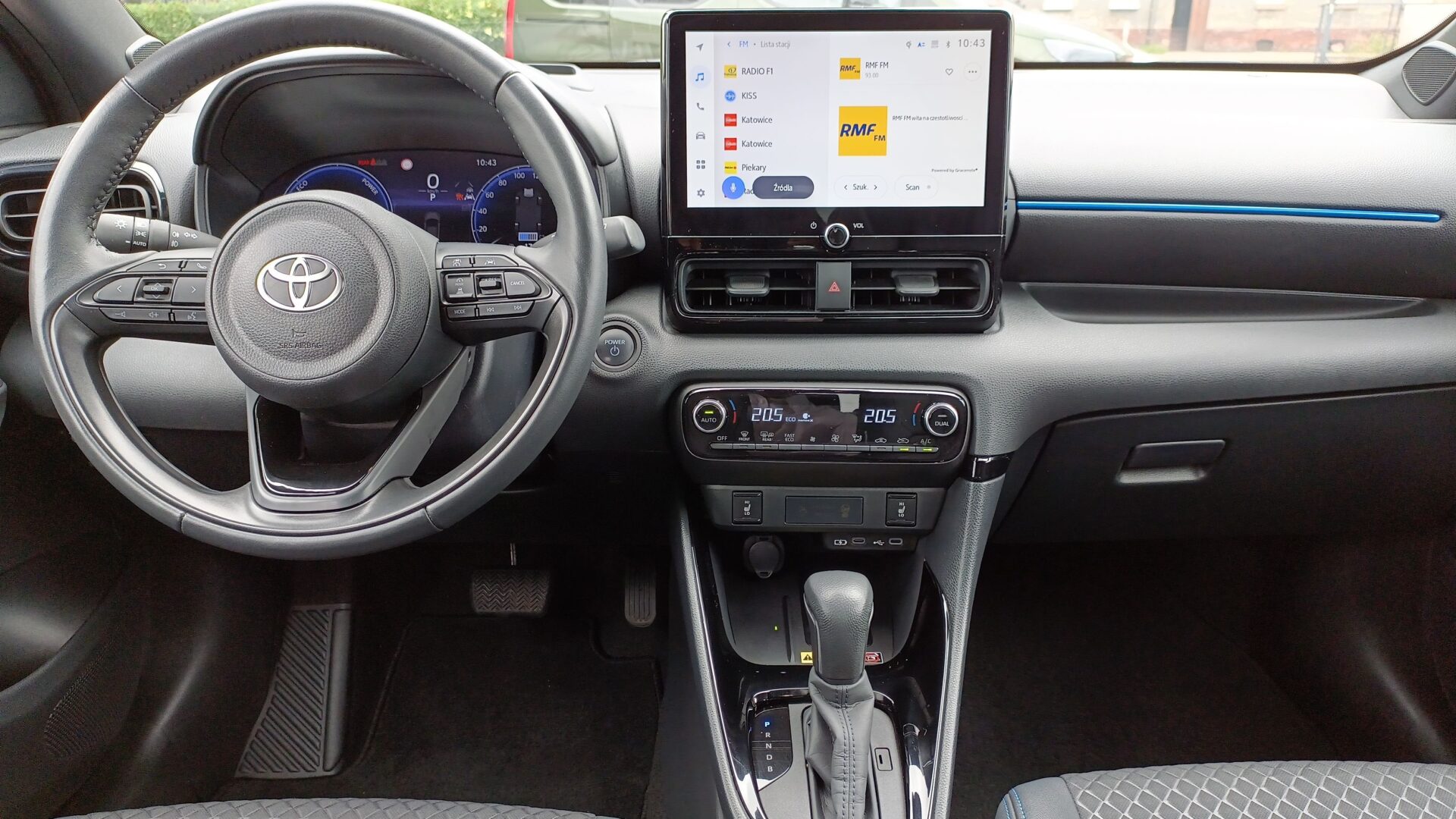 Toyota Yaris - zdjęcie 13