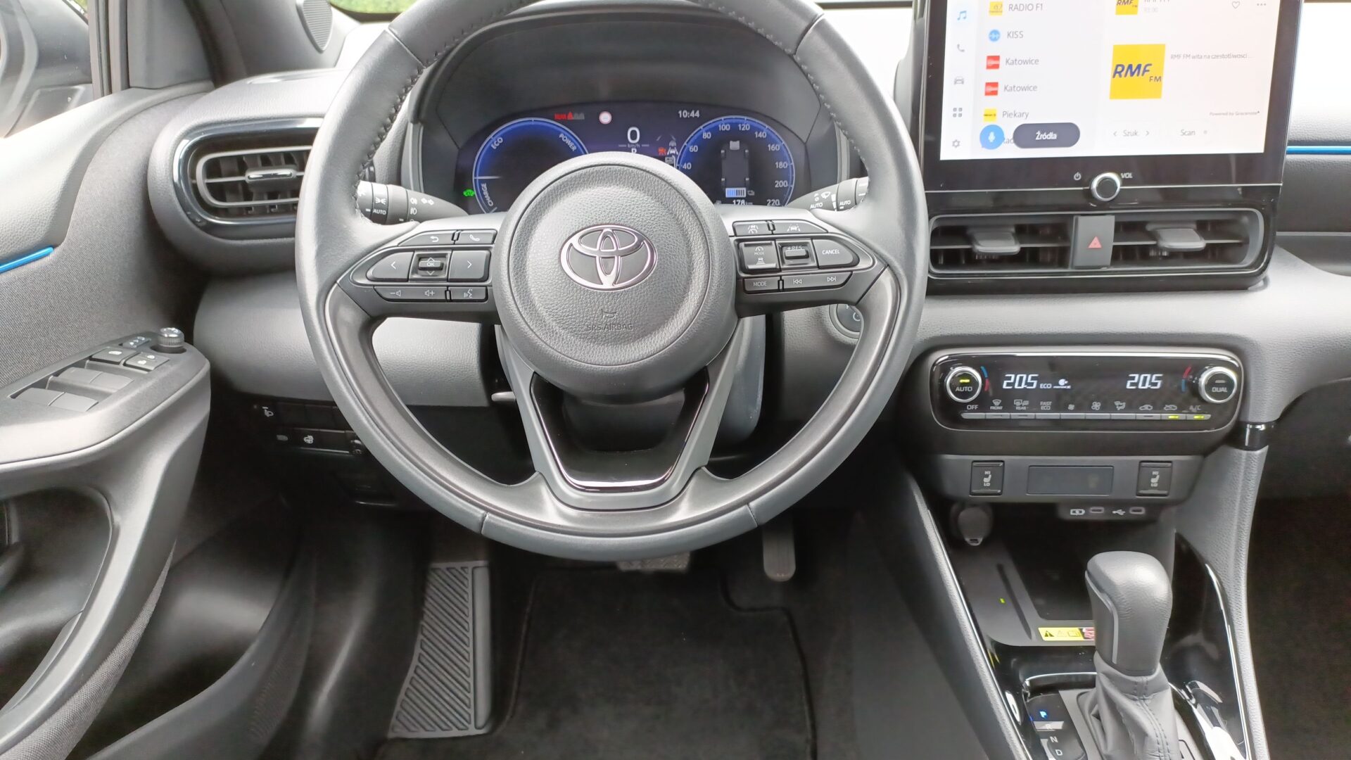 Toyota Yaris - zdjęcie 14
