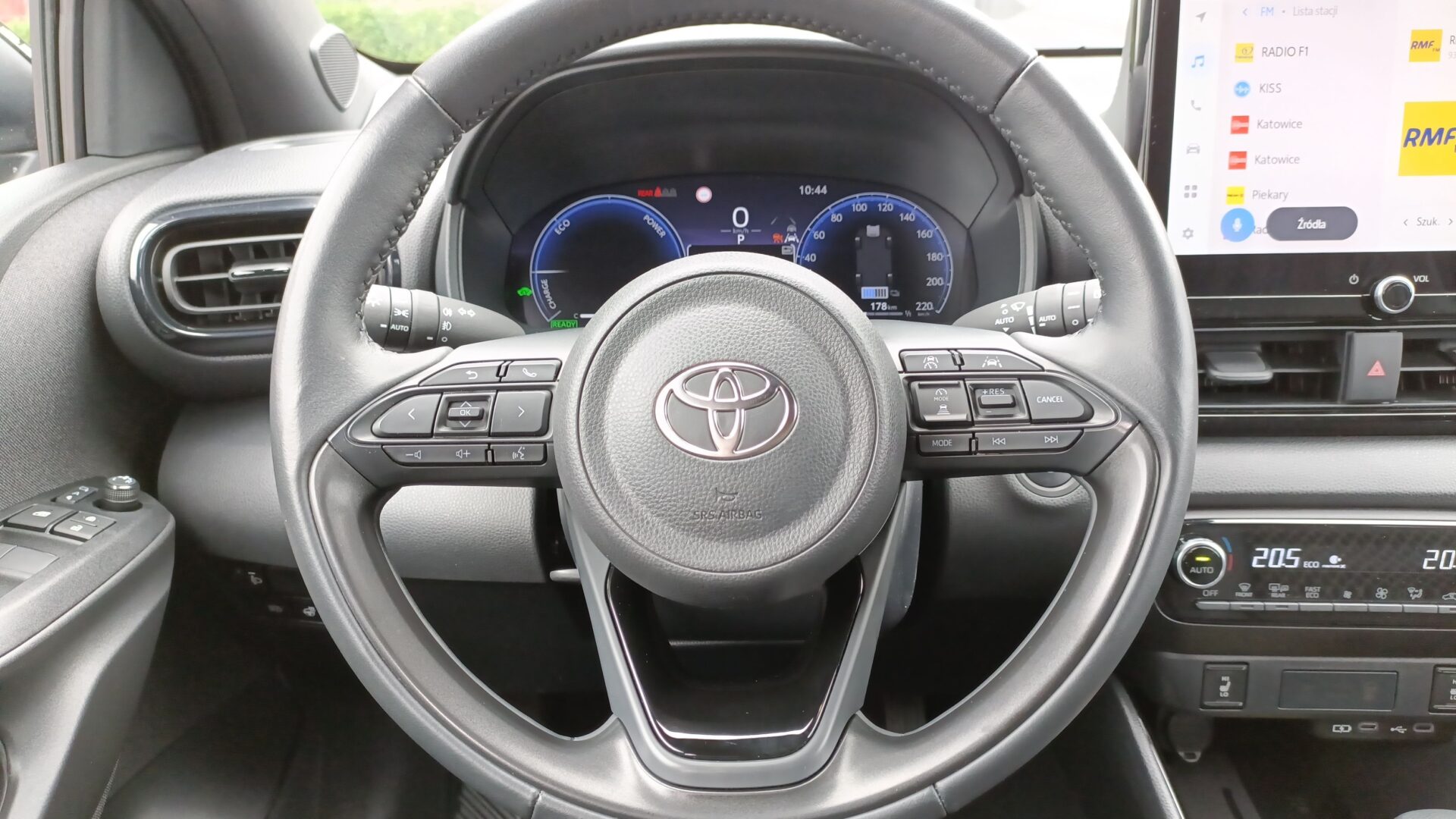 Toyota Yaris - zdjęcie 15