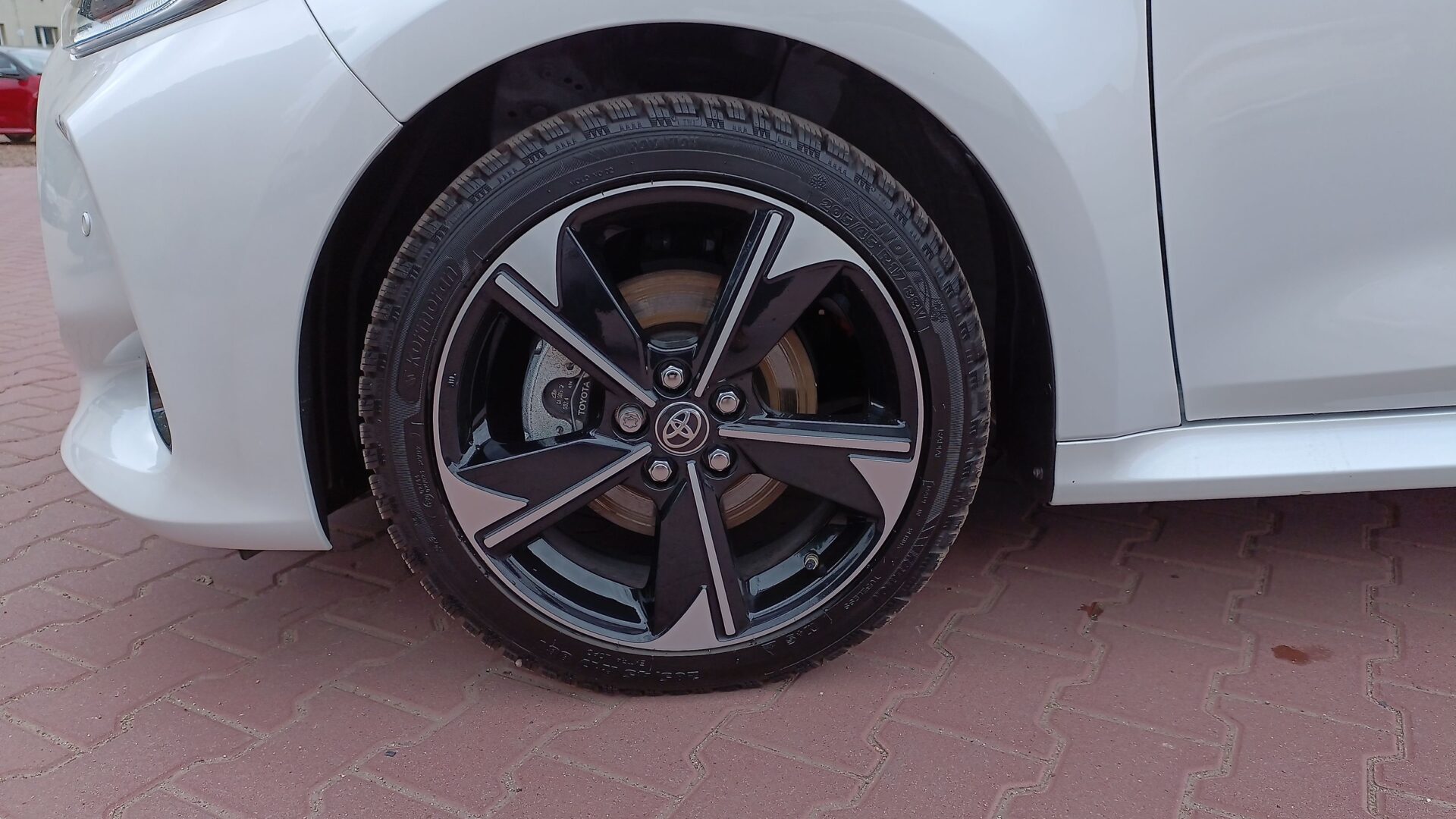 Toyota Yaris - zdjęcie 19