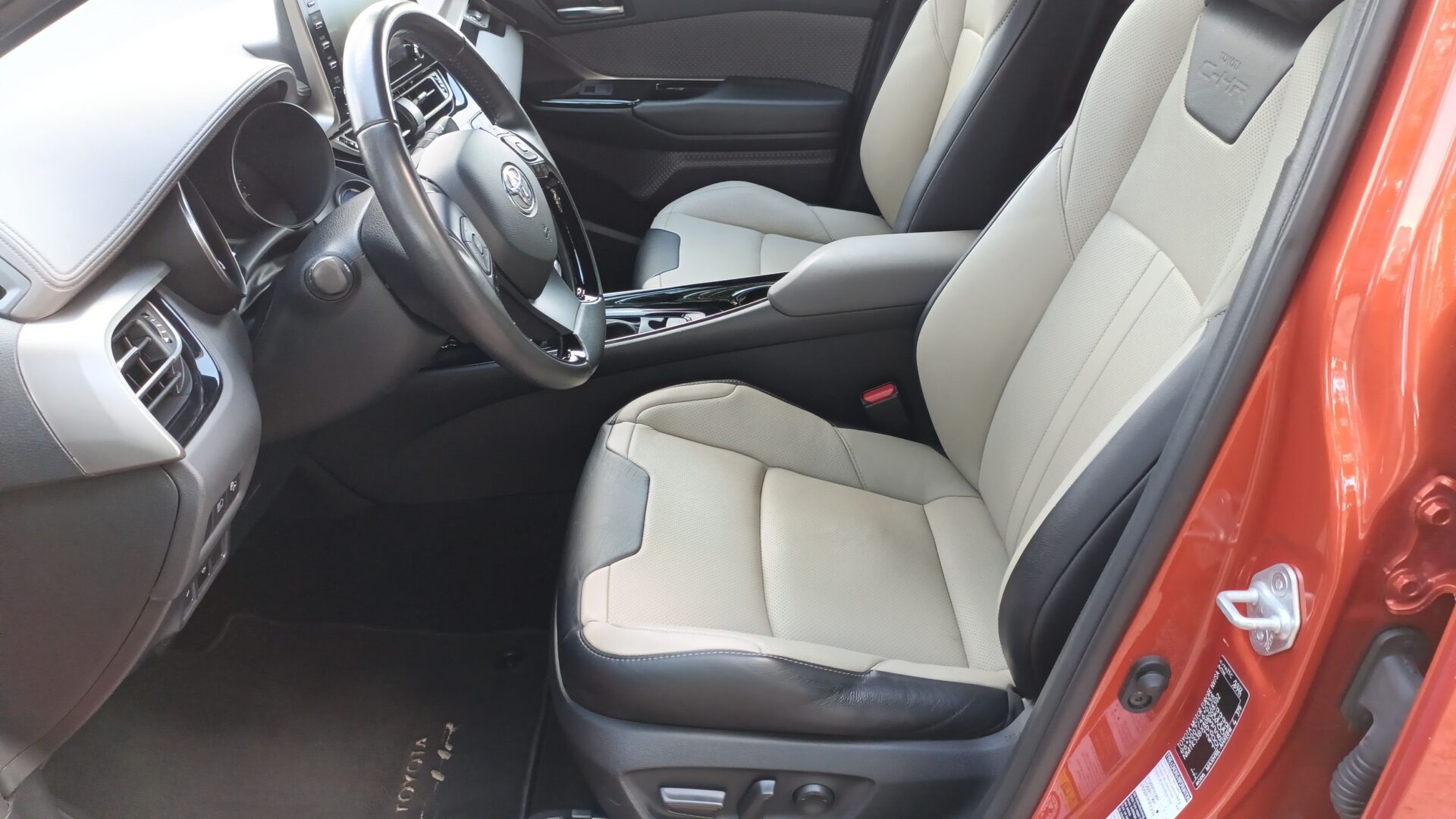 Toyota C-HR - zdjęcie 9