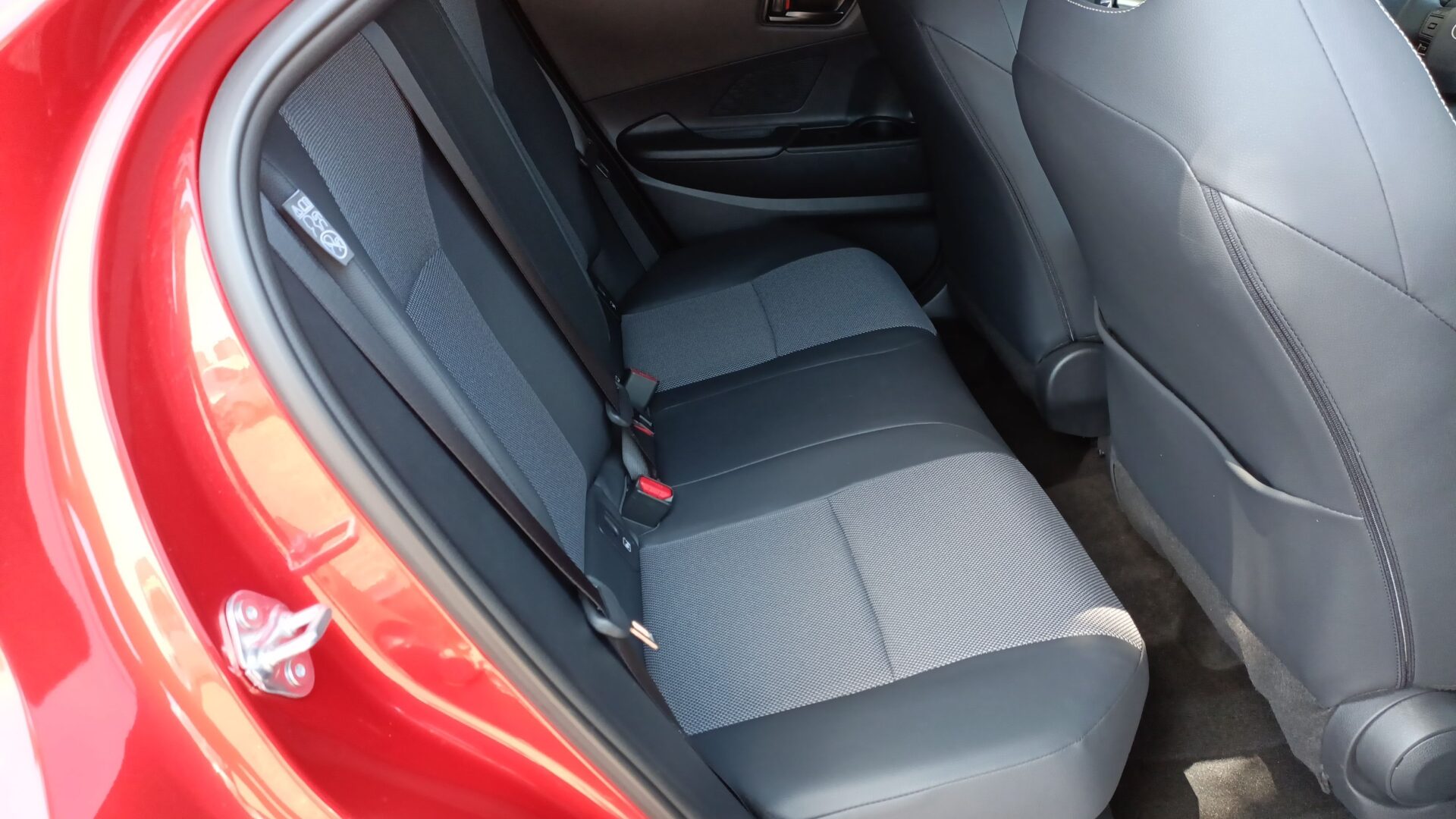 Toyota C-HR - zdjęcie 11