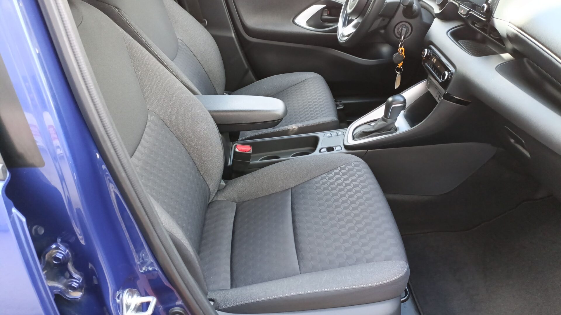 Toyota Yaris - zdjęcie 11