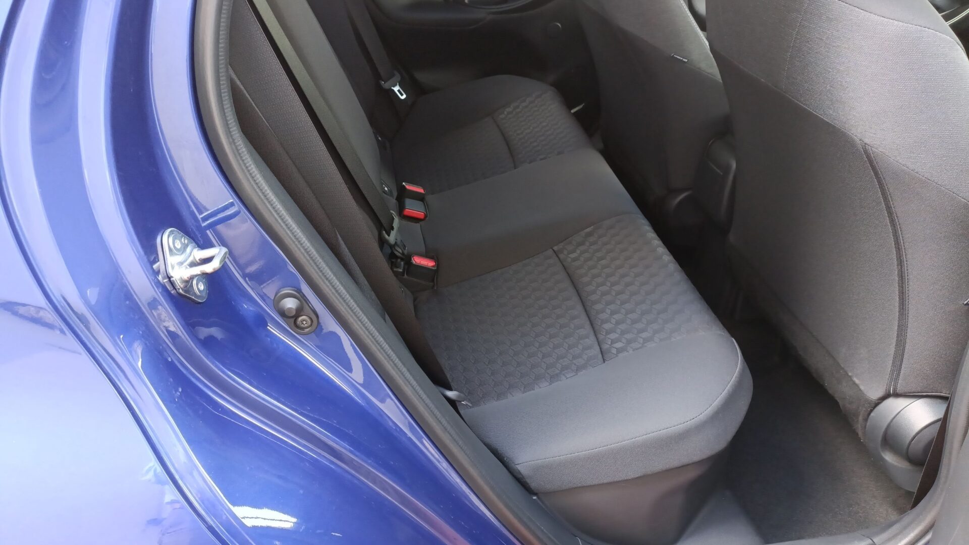 Toyota Yaris - zdjęcie 12
