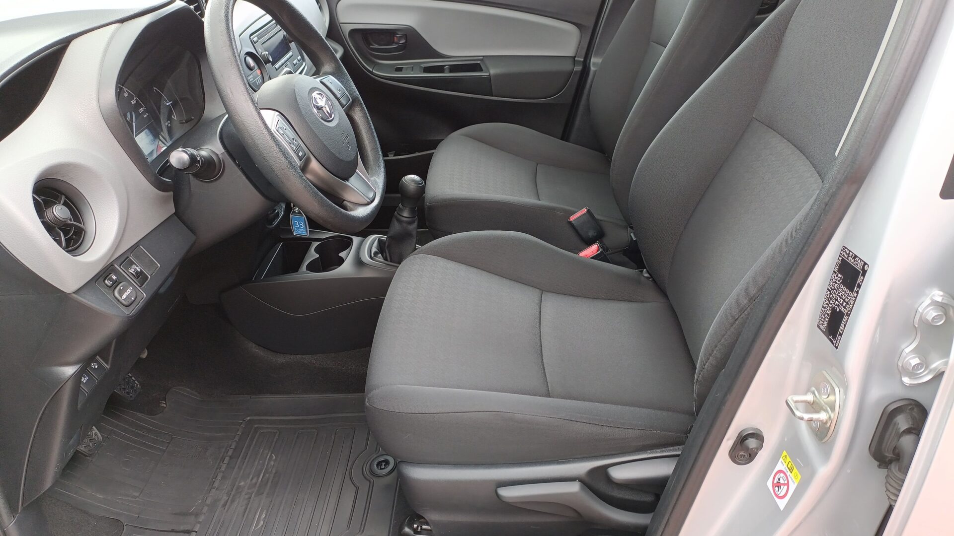 Toyota Yaris - zdjęcie 9