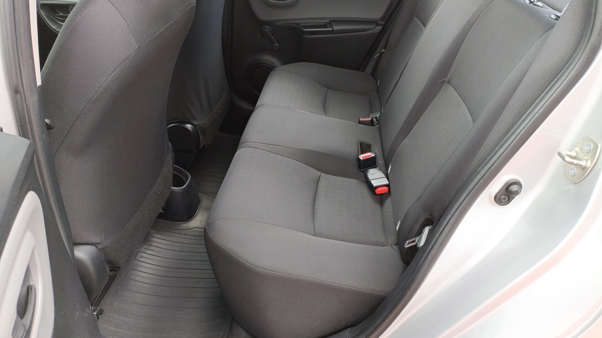Toyota Yaris - zdjęcie 10
