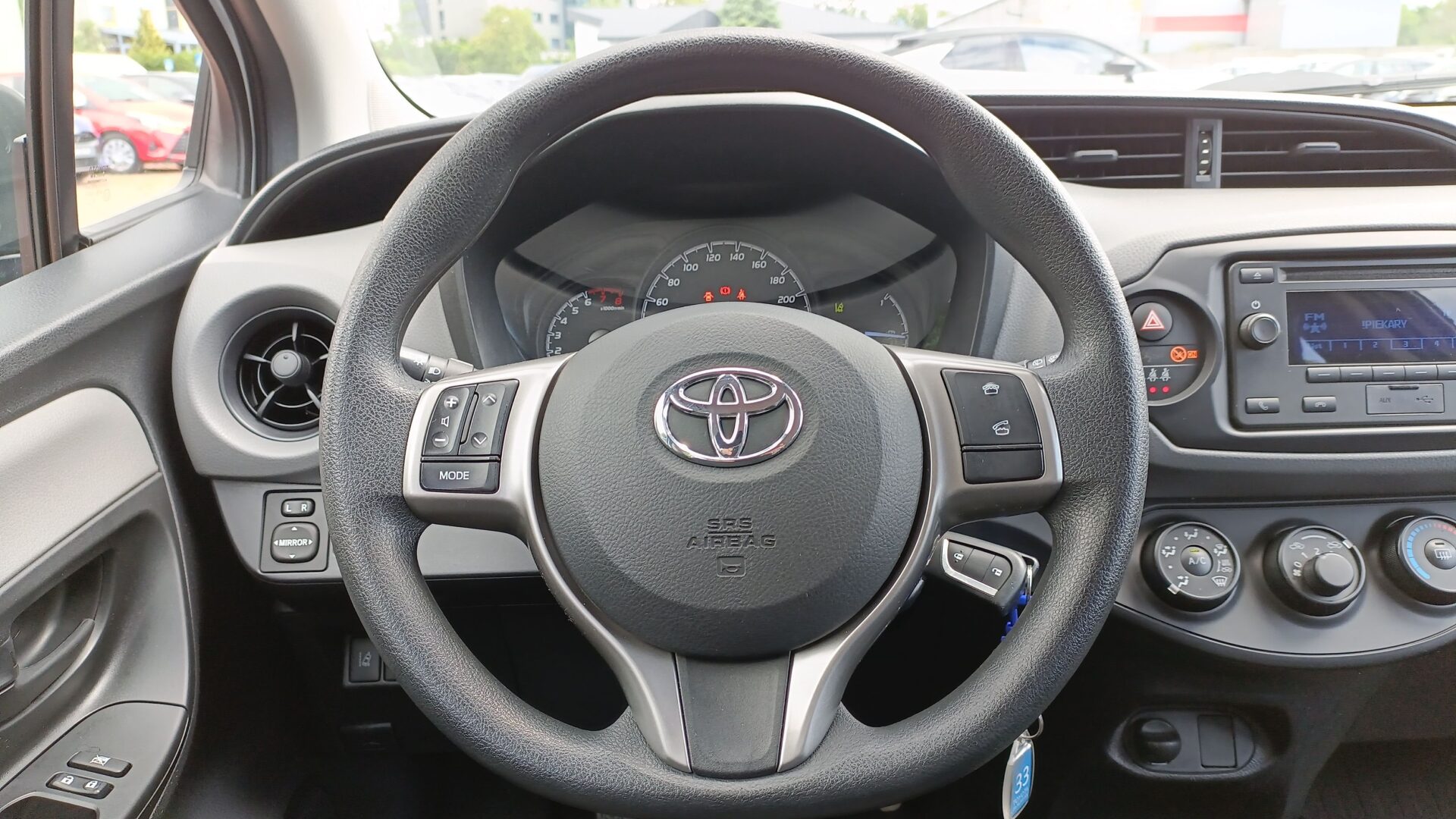 Toyota Yaris - zdjęcie 15