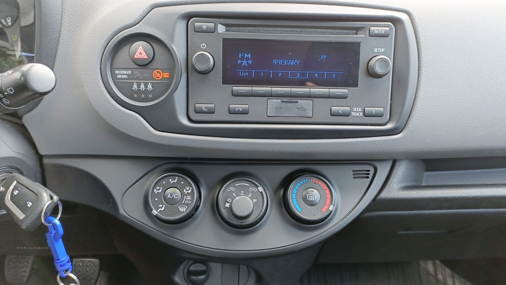 Toyota Yaris - zdjęcie 17