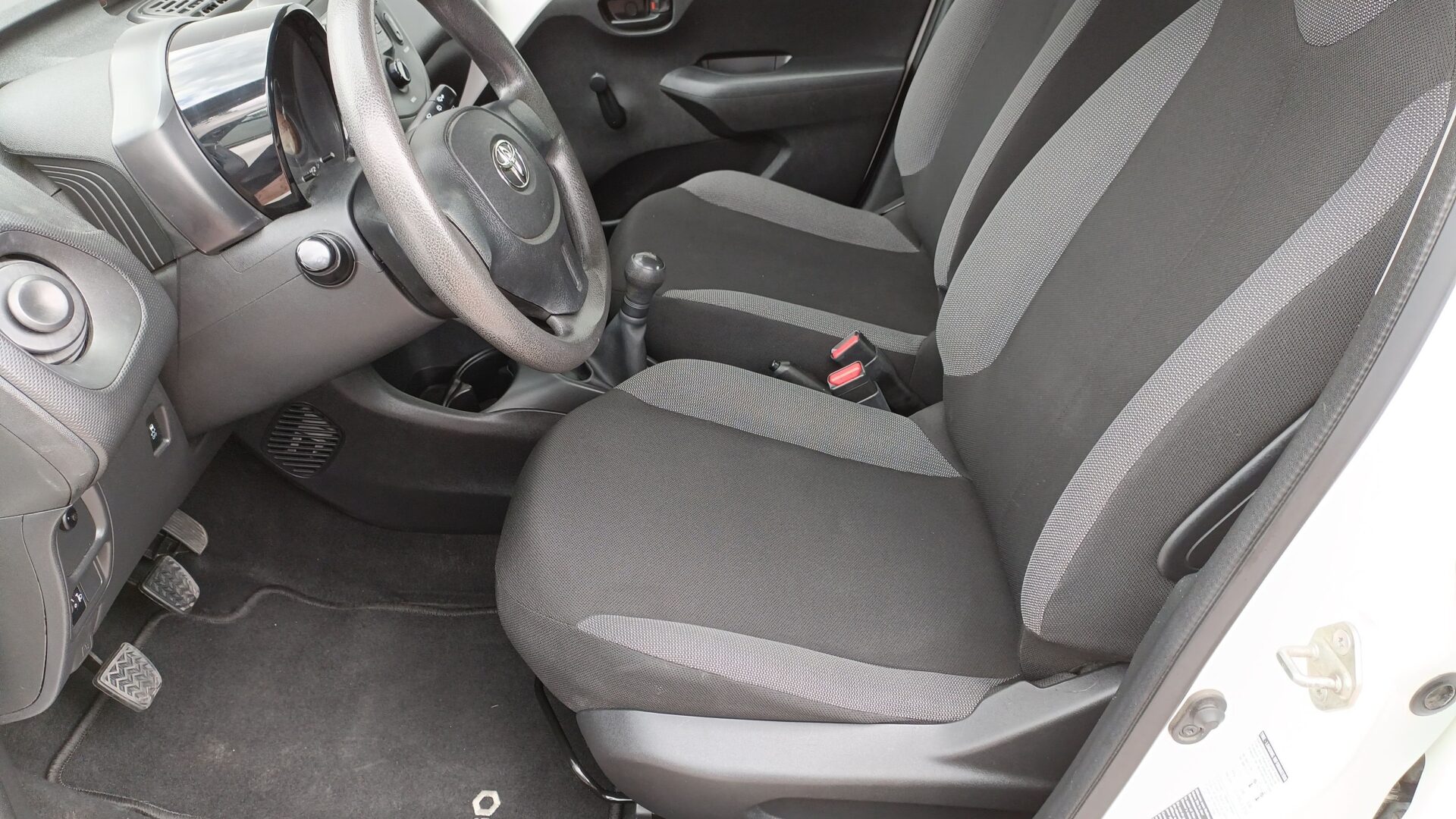 Toyota Aygo - zdjęcie 9