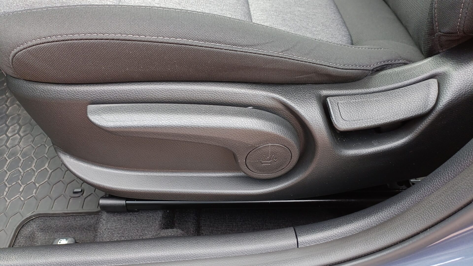 Kia Stonic - zdjęcie 24
