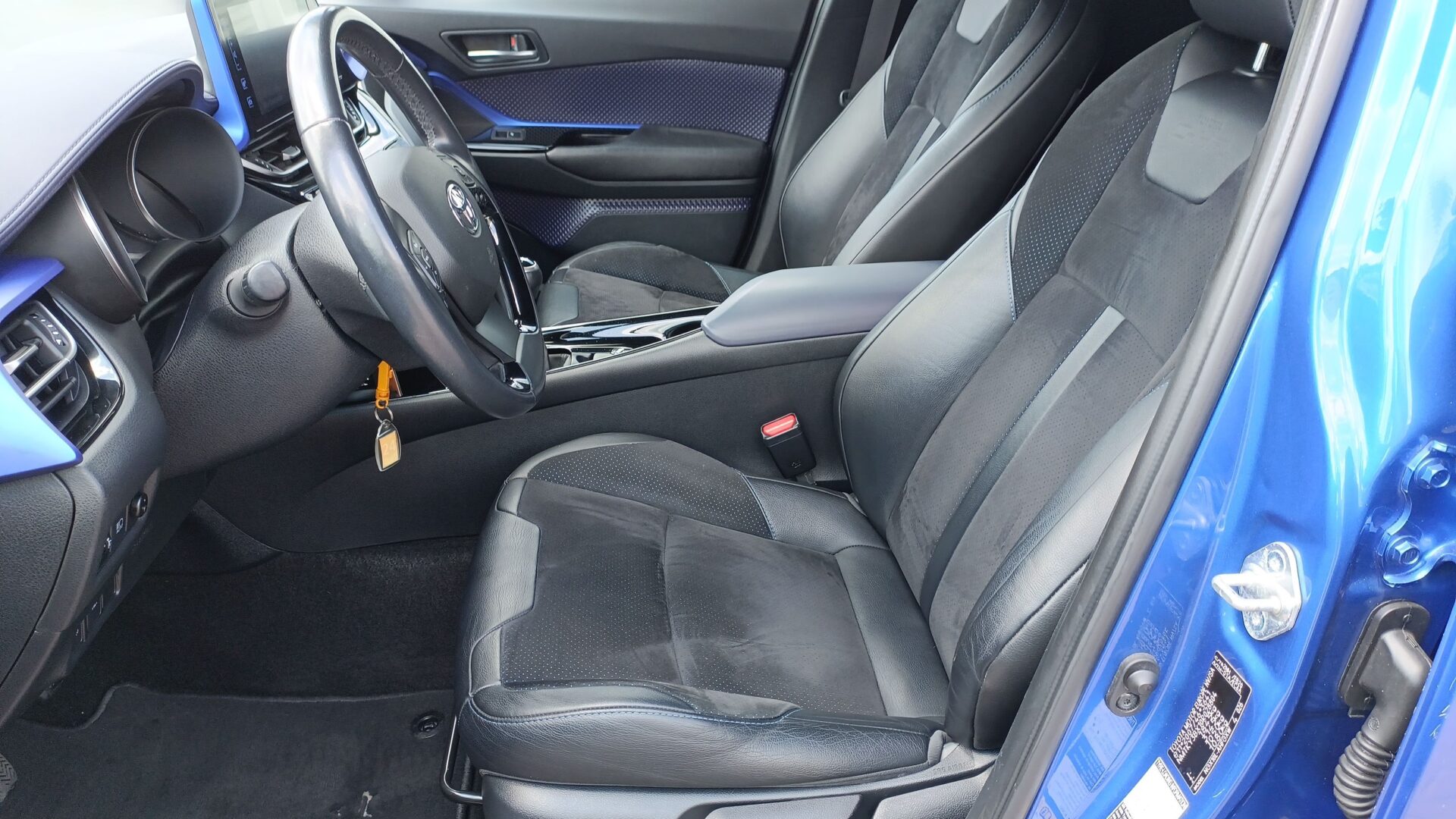 Toyota C-HR - zdjęcie 9