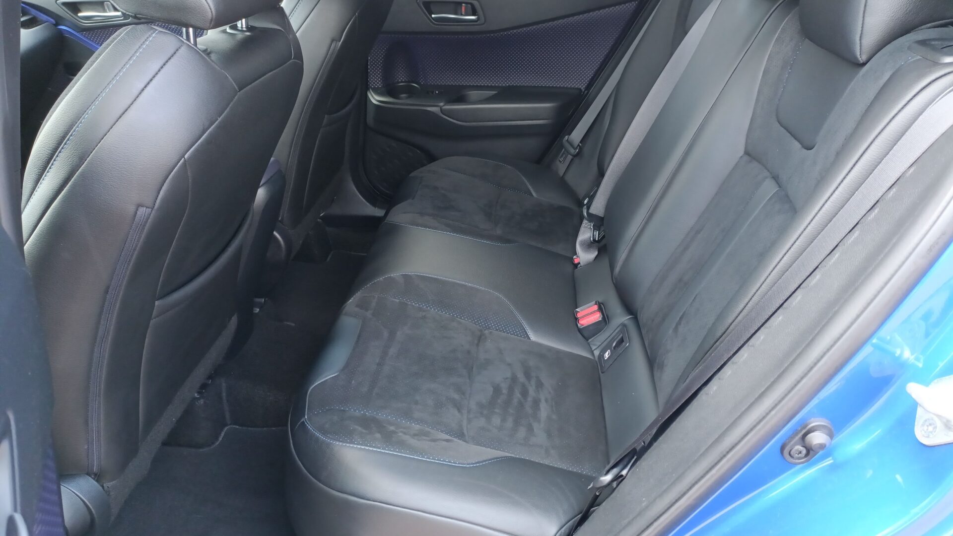 Toyota C-HR - zdjęcie 10
