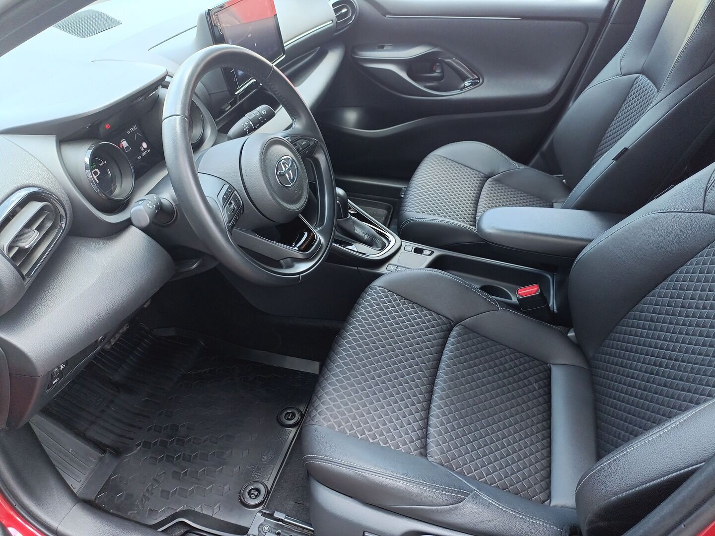 Toyota Yaris - zdjęcie 9
