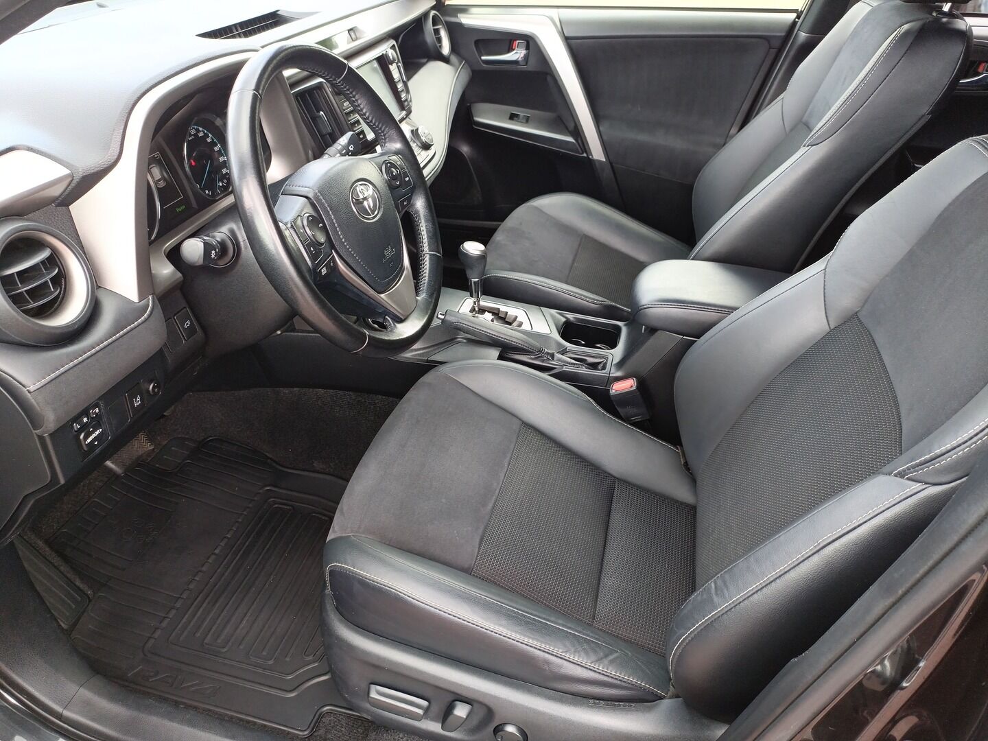 Toyota RAV4 - zdjęcie 9